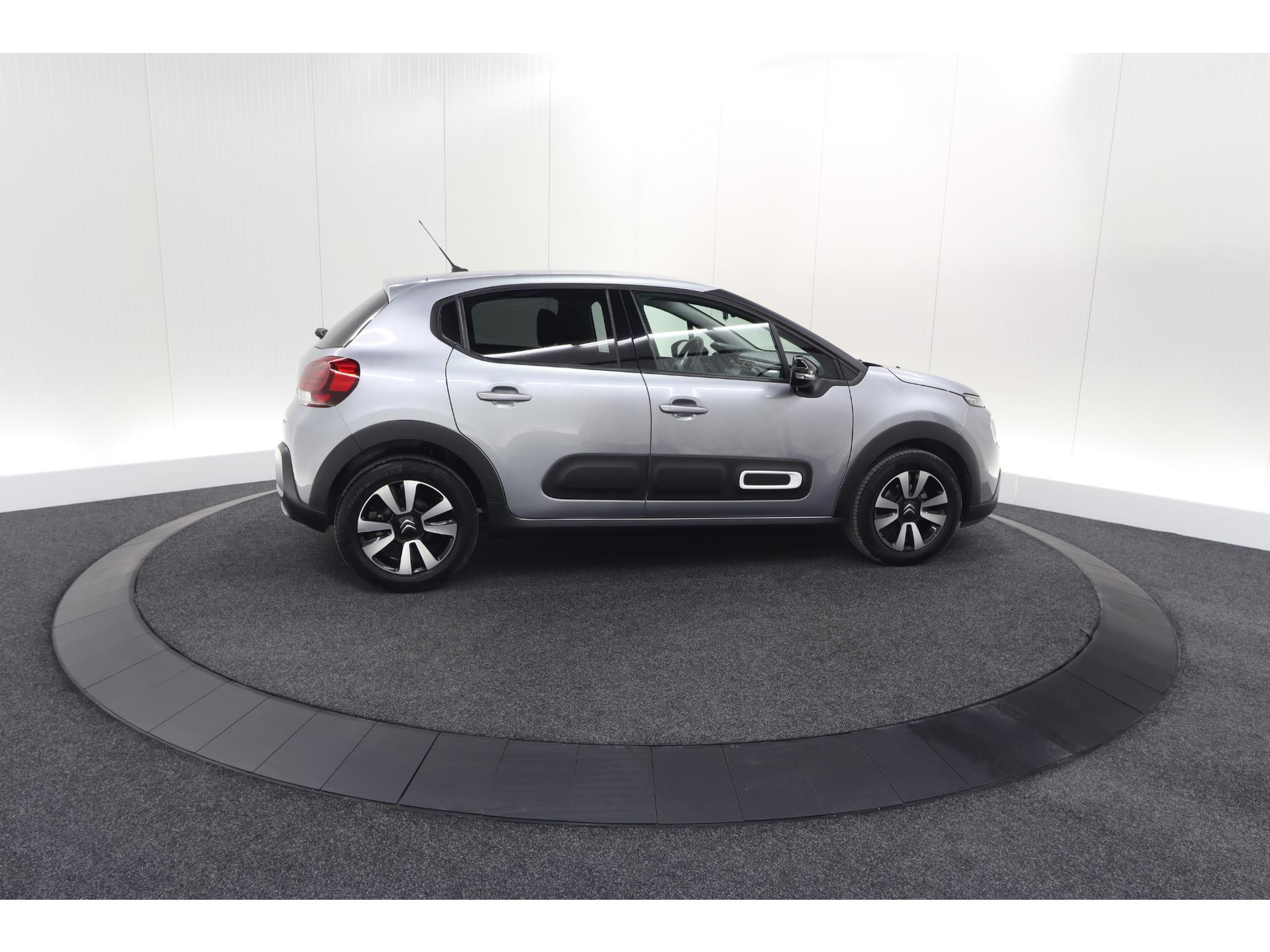 Citroen C3 PureTech 110 EAT6 Max | Parkeersensoren | Apple Carplay | 16 Inch Lichtmetalen Velgen
