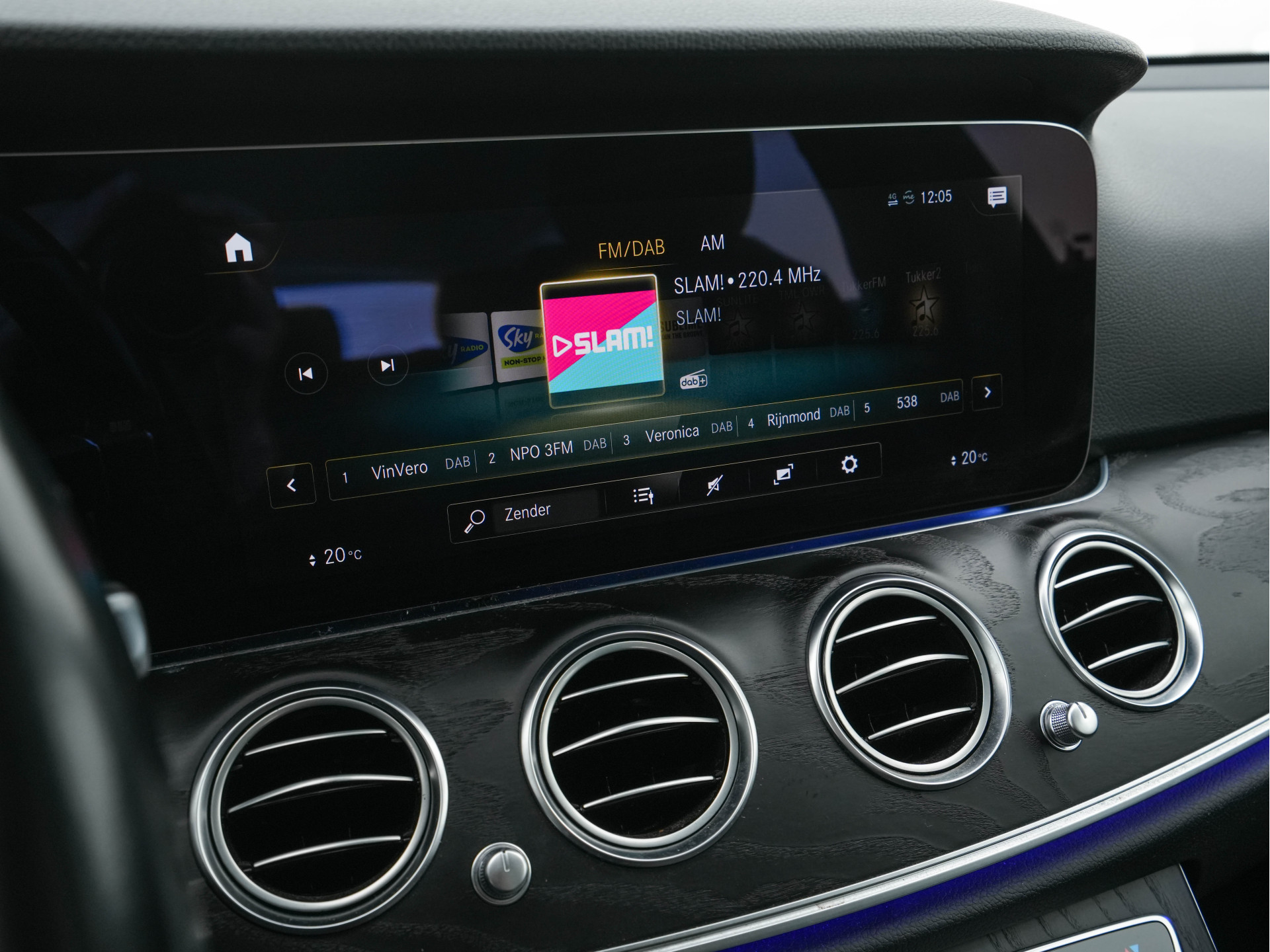 Mercedes-Benz E-klasse Estate 300 de Business Solution Luxury Plug-In (INCL-BTW) Aut. *DIGI-COCKPIT | MULTIBEAM-LED | LUXURY-LEATHER | TOP-VIEW | KEYLESS | DAB | NAVI-FULLMAP | CRUISE | SHIFT-PADDLES | AMBIENT-LIGHT | HEATED-SPORTSEATS | 18"ALU*