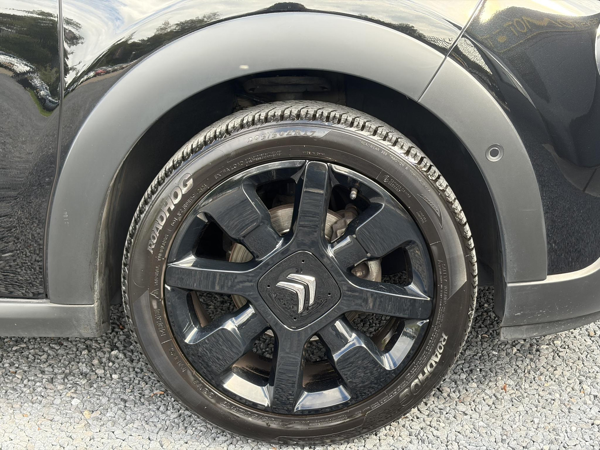 Citroen C3 1.2 PureTech Shine ✓Dealer Onderhouden✓2e Eigenaar✓Carplay✓Camera✓Navi✓Clima✓Cruise✓Pdc V+A✓Keyless✓Halfleder✓Trekhaak✓Rijstrooksensor✓Dodehoeksensor✓17'' Lm velgen✓N.A.P✓Nieuwe Apk bij Aflevering