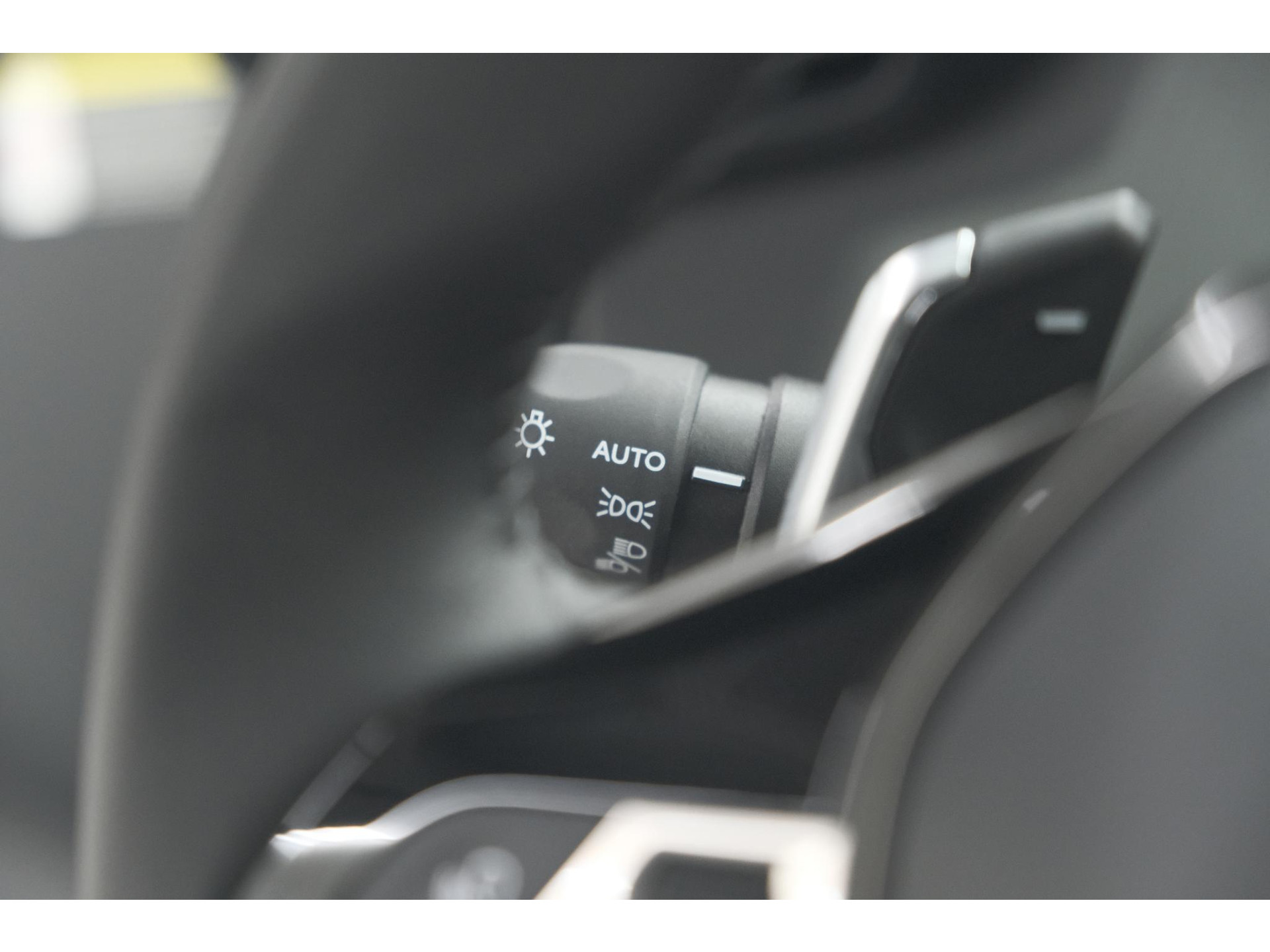 Peugeot 208 Hybrid 100 e-DCS6 Allure | Camera | Apple Carplay | Keyless Entry | Parkeersensoren