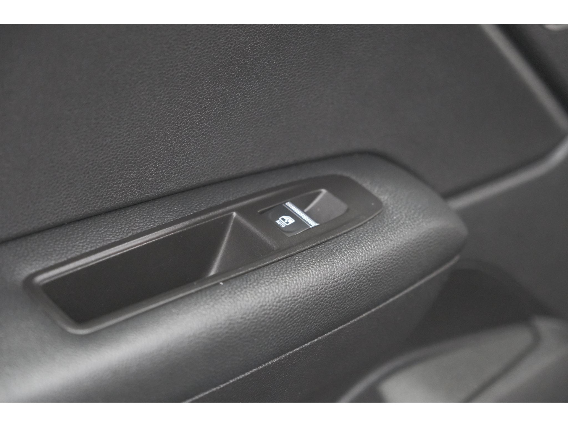 Renault Captur 1.6 E-Tech Hybrid 145 Techno | Pack Parking | Camera | Navigatie | Apple CarPlay