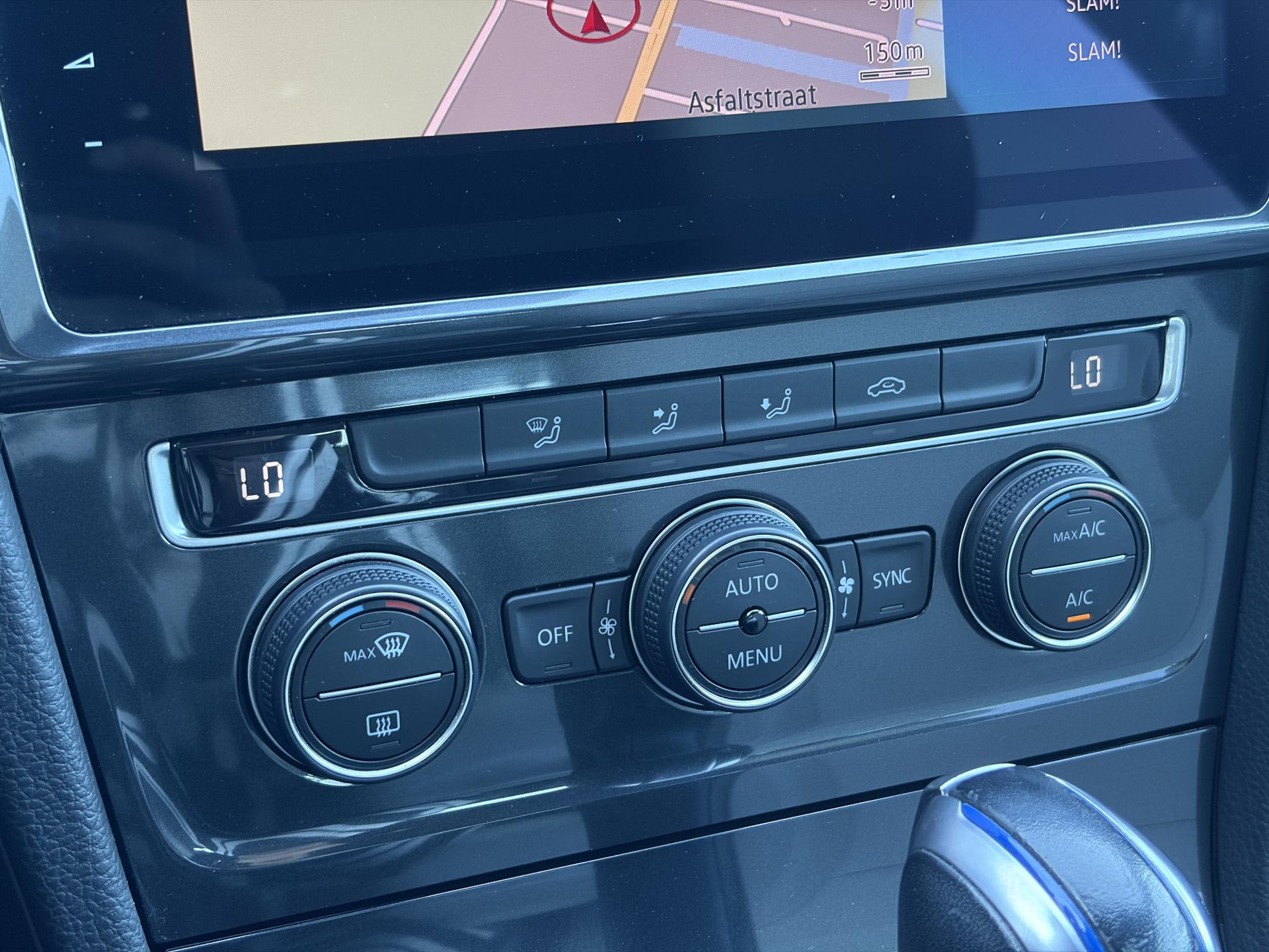 Volkswagen e-Golf e-Golf ✓SOH 88.57%✓Carplay✓Navi✓Leder✓Clima✓Cruise✓Pdc V+A✓LED✓16'' Lm velgen✓N.A.P✓Apk tot 02-2027