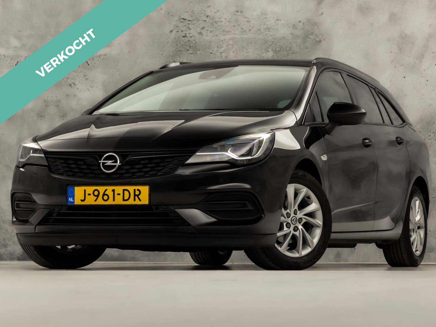 Opel Astra Sports Tourer 1.2 Innovation Sport (APPLE CARPLAY, DIGITALE COCKPIT, GROOT NAVI, CLIMATE, CAMERA, TREKHAAK, SPORTSTOELEN, GETINT GLAS, KEYLESS, ADAPTIVE CRUISE, NIEUWSTAAT)