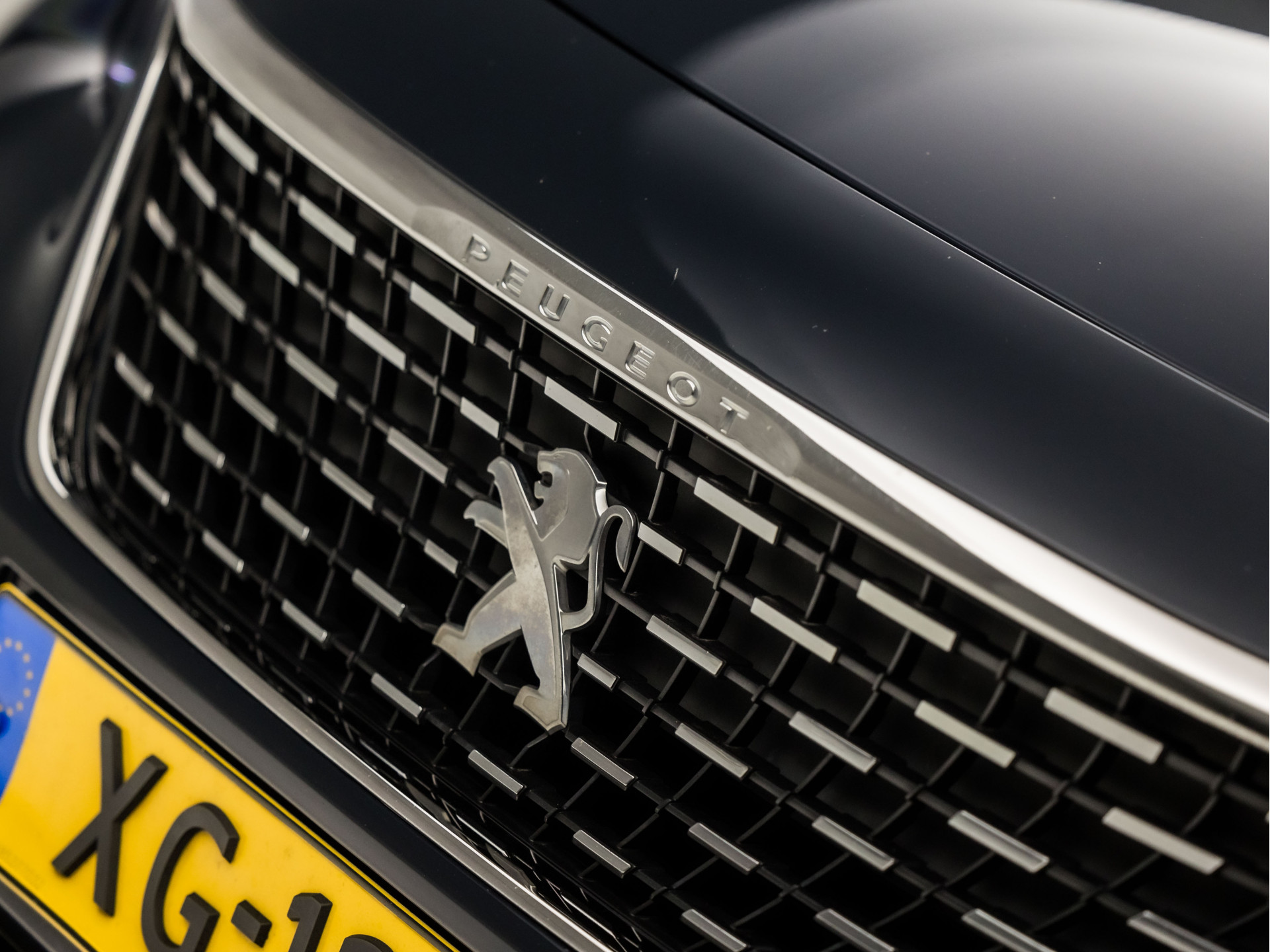 Peugeot 3008 1.2 PureTech Allure Automaat (APPLE CARPLAY, LED KOPLAMPEN, FOCAL AUDIO, LEDER, SPORTSTOELEN, GETINT GLAS, CRUISE, DAKRAILS, NIEUWSTAAT)