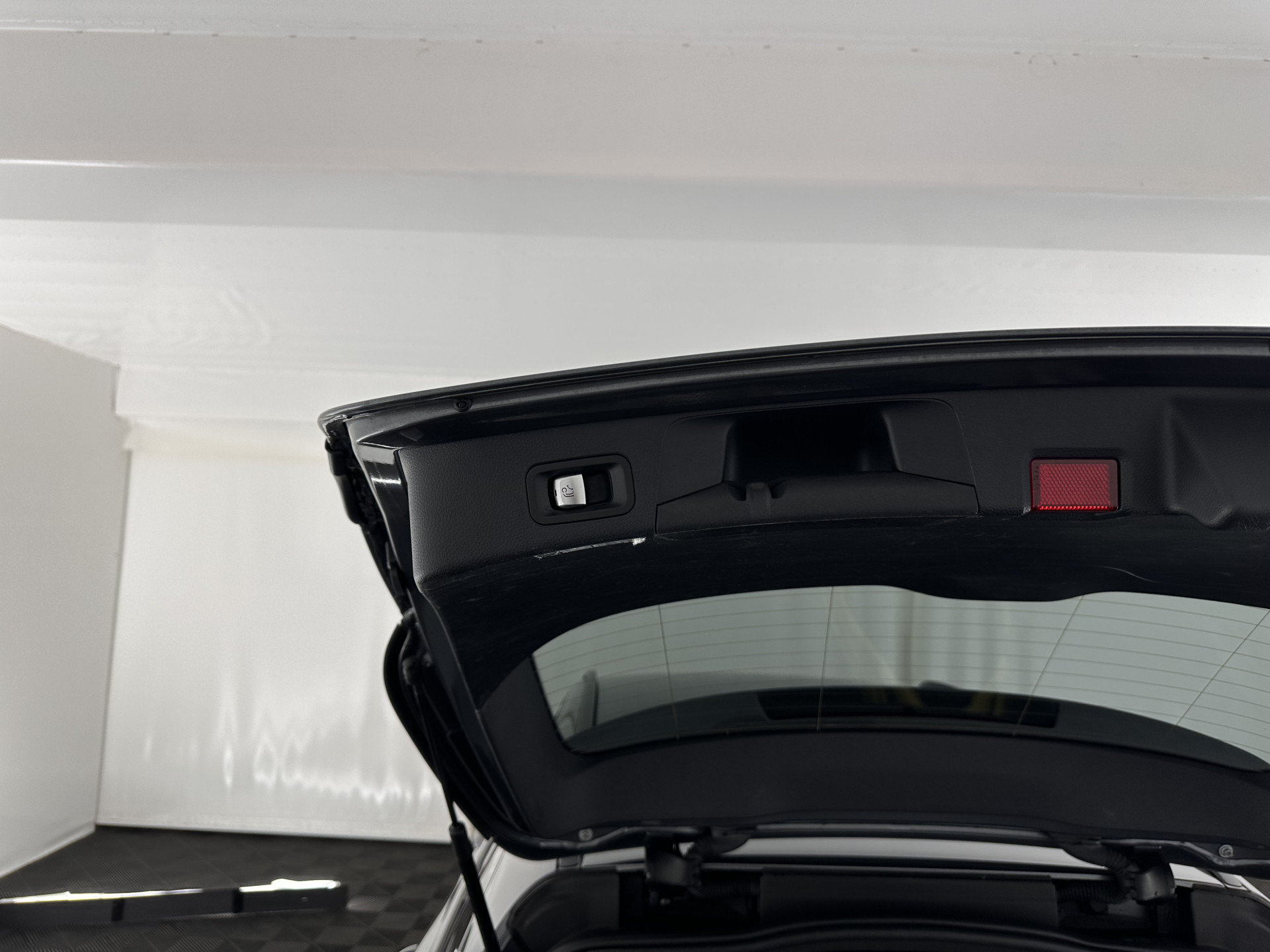 Mercedes-Benz C-klasse Estate 300 e AMG Limited Business Solution ( Plug-in ) (INCL-BTW) Aut. *LEATHER-ALCANTARA | FULL-LED | NAVI-FULLMAP | TOPVIEW | BLINDSPOT | PREMIUM-AUDIO | DAB | CARPLAY | AMBIENTLIGHT | DIGI-COCKPIT | SPORTSEATS | TOWBAR | 18"ALU*