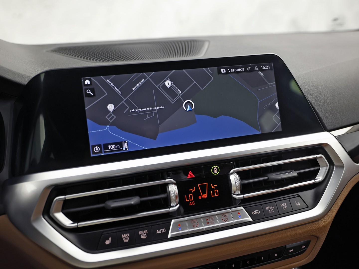 BMW 3-serie Touring 330e Sport 292Pk Automaat (APPLE CARPLAY, SOH 90,2%, GROOT NAVI, COGNAC LEDER, CAMERA, STOELVERWARMING, SFEERVERLICHTING, ELEK ACHTERKLEP, GETINT GLAS, NIEUWSTAAT)