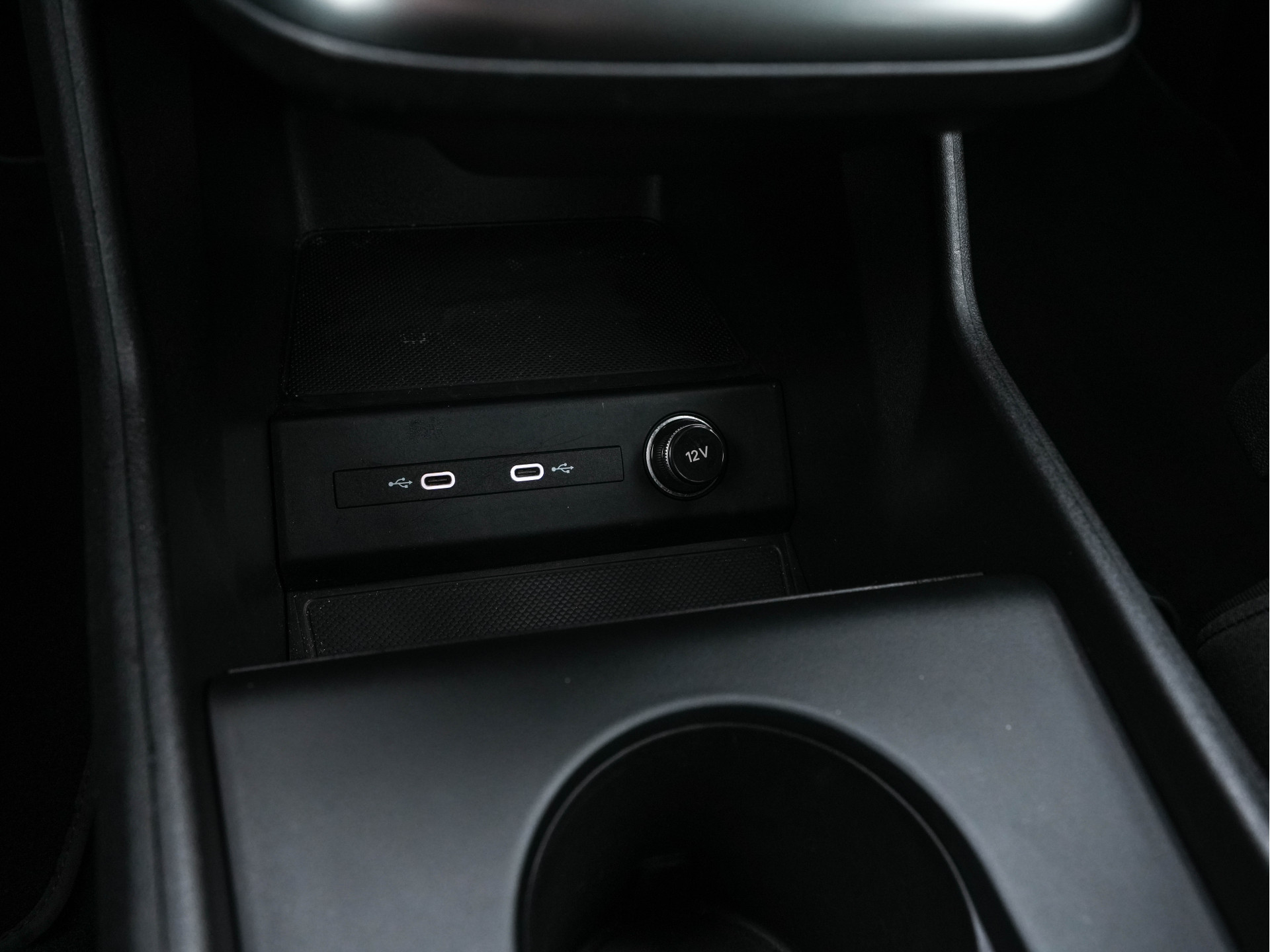 Audi Q4 e-tron 40 Launch edition Advanced Plus 77 kWh (3-Fase-11 kW) {SOH-93%} (INCL-BTW) *HEATPUMP | ADAPT-CRUISE | MATRIX-LED | NAVI-FULLMAP | KEYLESS | CAMERA | DIGI-COCKPIT | DAB | AMBIENT-LIGHT | HEATED-SPORTSEATS | SHIFT-PADDLES | PRIVACY-GLASS | 19