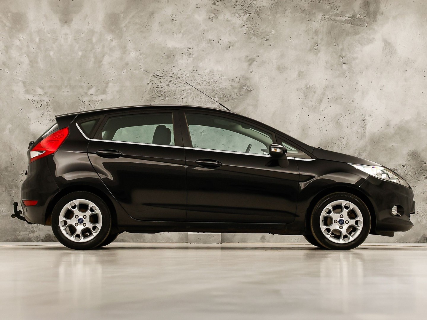 Ford Fiesta 1.25 Titanium (5 DEURS, CLIMATE, CRUISE, SPORTSTOELEN, PARKEERSENSOREN, TREKHAAK, LM VELGEN, ELEK PAKKET, NIEUWSTAAT)