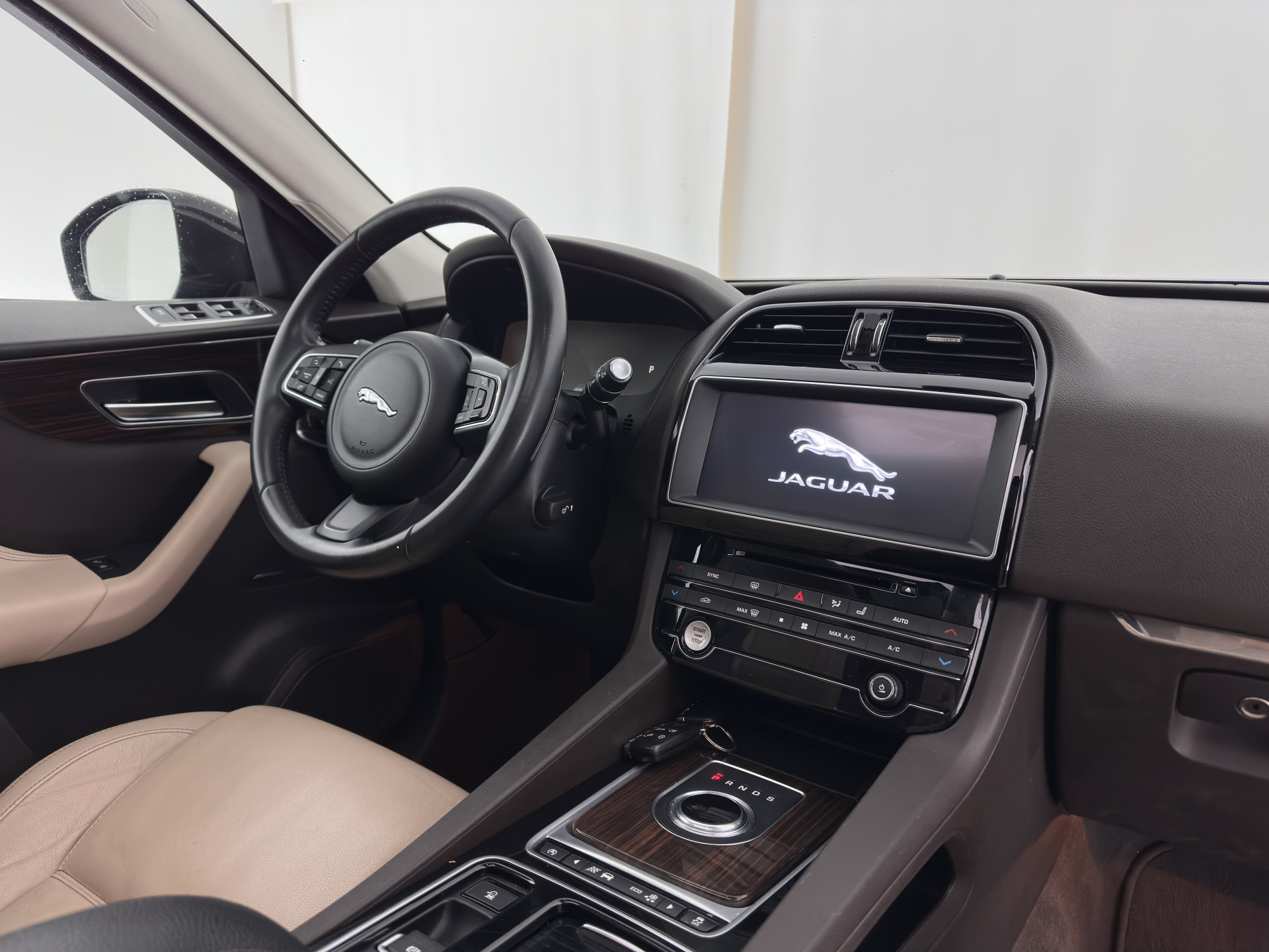 Jaguar F-PACE 2.0 Portfolio AWD 20d Aut. *PANO | DIGI-COCKPIT | XENON | LEATHER | KEYLESS | MERIDIAN-SOUND | NAVI-FULLMAP | ECC | PDC | CRUISE | 19''ALU*