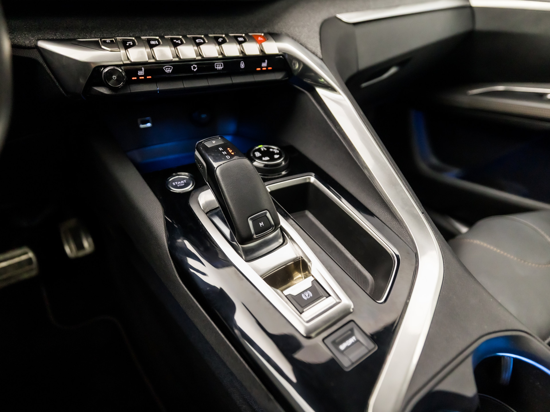 Peugeot 5008 1.6 e-THP GT-Line 165Pk Automaat (PANORAMADAK, NAPPA LEDER, MEMORY SEATS, STOELVERWARMING, 360 CAMERA, DRIVE MODE, KEYLESS, ADAPTIVE CRUISE, ELEK ACHTERKLEP, NIEUWSTAAT)