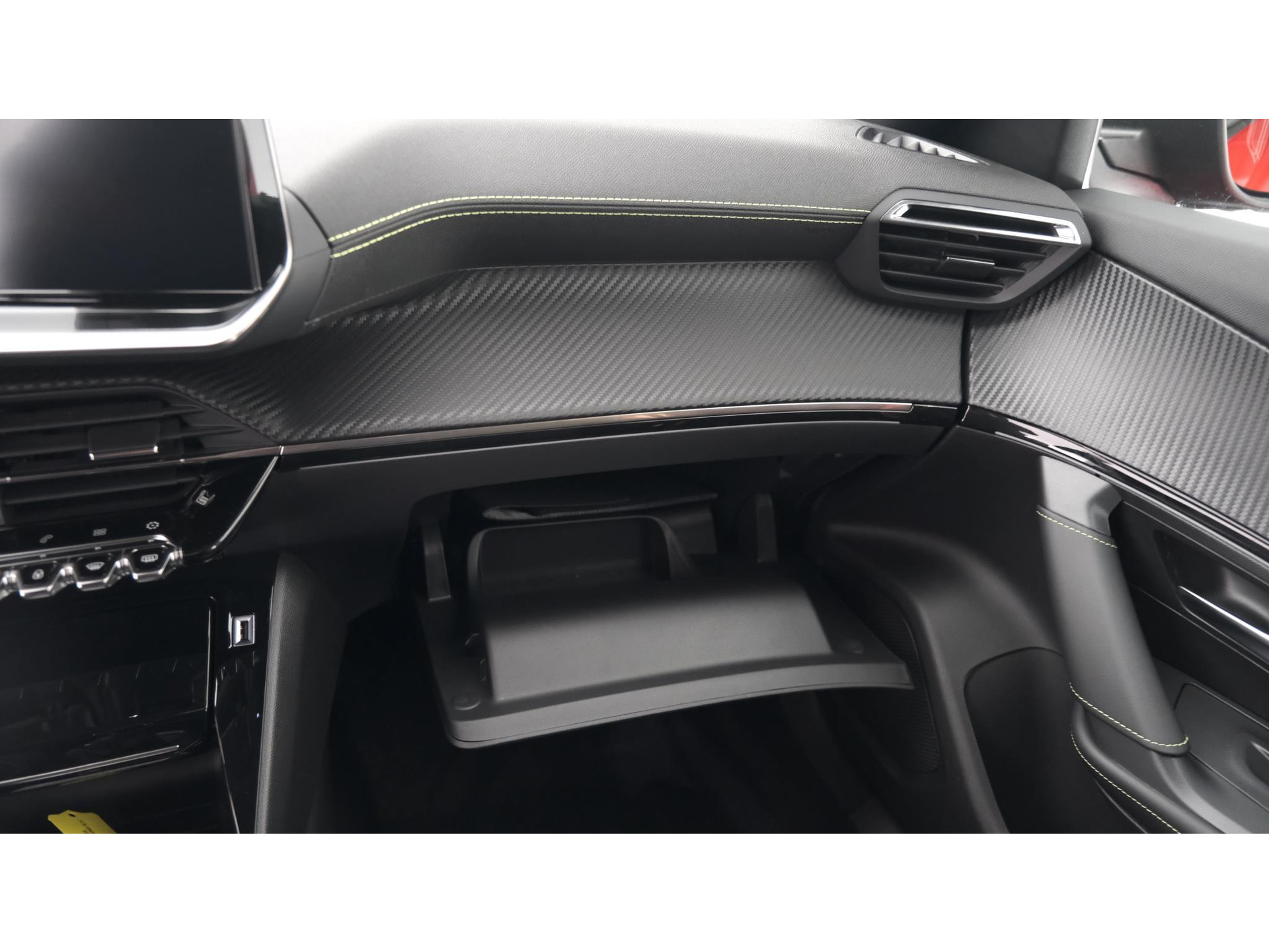 Peugeot 2008 PureTech 130 GT | Camera | Dodehoekdetectie | Navigatie | Parkeersensoren | Stoelverwarming