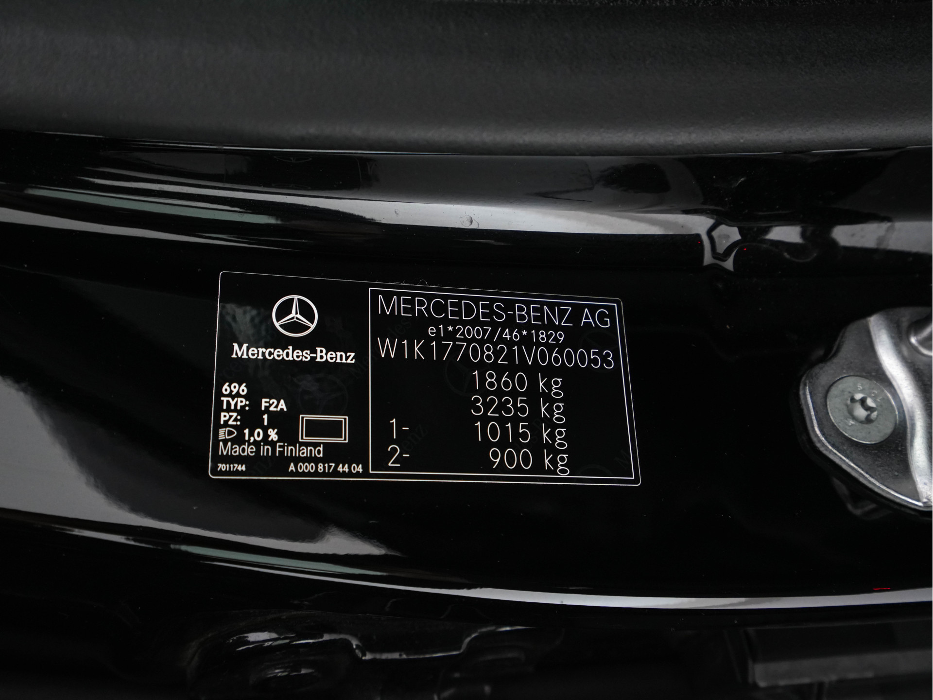 Mercedes-Benz A-klasse 160 Business Solution (INCL-BTW) *LEATHER- FABRIC | FULL-LED | WIDE-SCREEN-COCKPIT | CAMERA | NAVI-FULLMAP | HEATED-COMFORTSEATS | ECC | PRIVACY-GLASS | PDC | KEYLESS | CRUISE | CARBON-INLAY | 16''ALU*