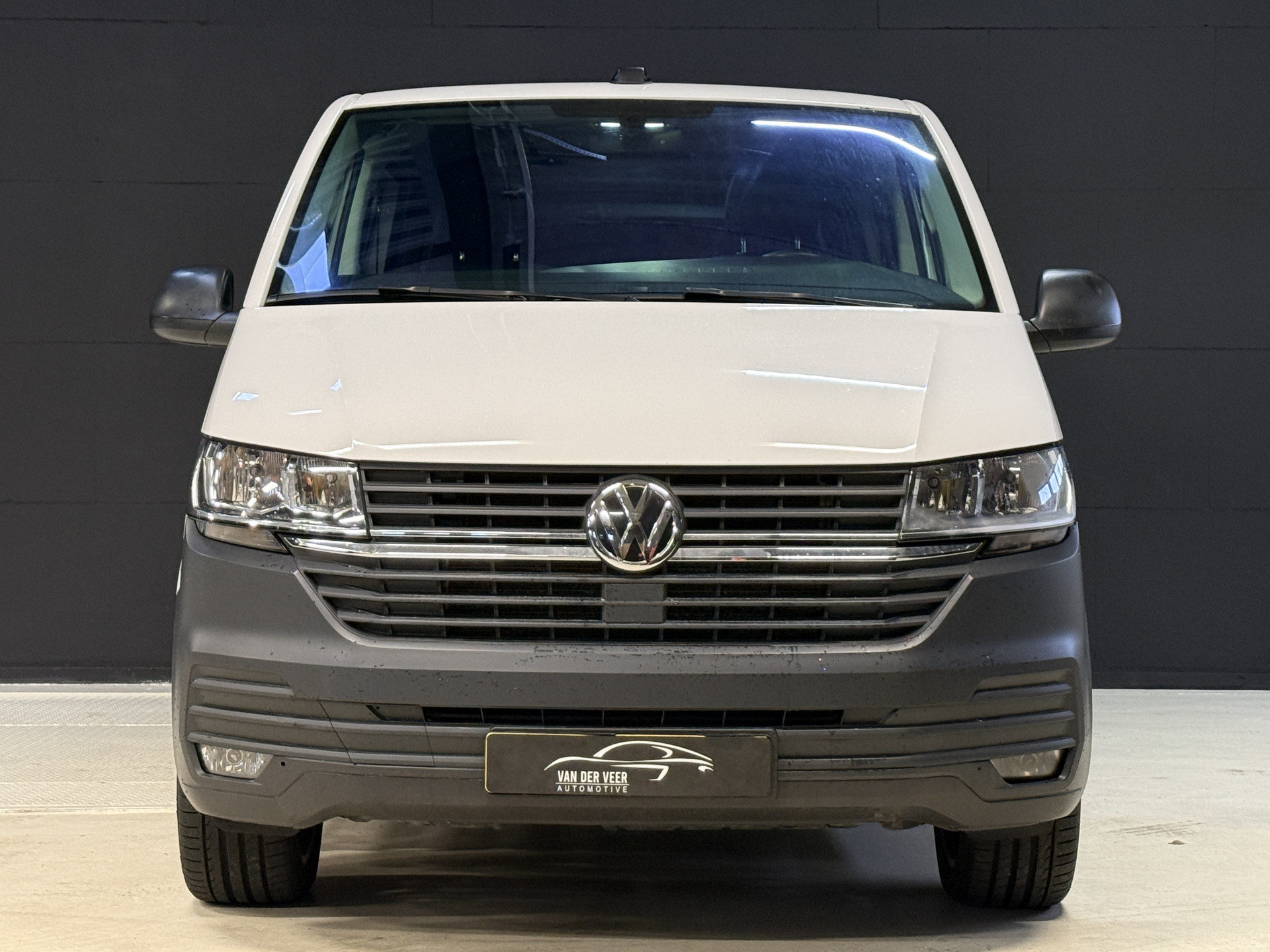 Volkswagen Transporter 2.0 TDI L2H1 30 DC Highline | Origineel NL | Apple carplay  | Camera | Trekhaak |