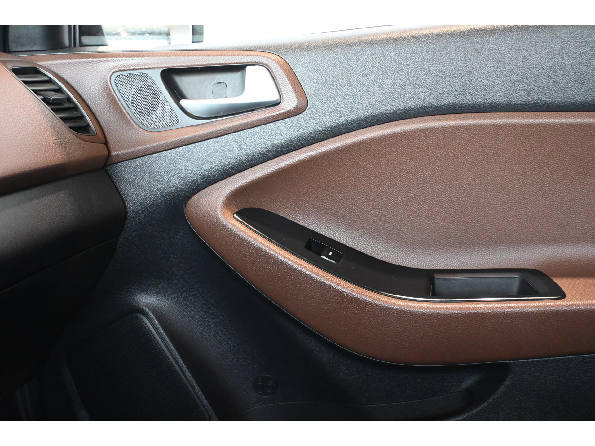 Hyundai i20 1.2 HP i-Motion Nap! Airco Cruise control Trekhaak Rijklaarprijs Inruil Mogelijk!