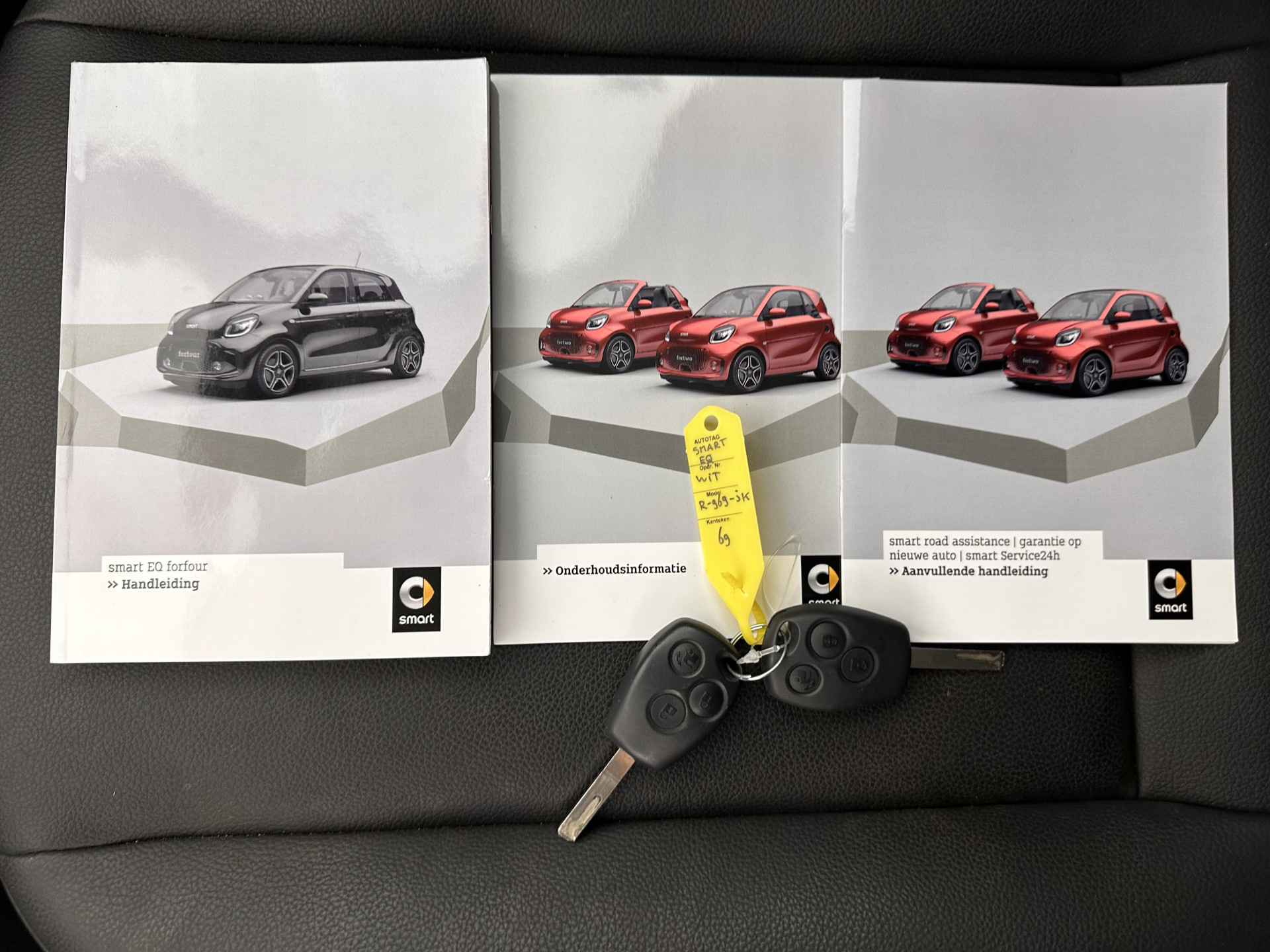 Smart forfour EQ Essential 18 kWh [ 3-Fase ] (INCL-BTW) Aut. *LEATHER | AIRCO | CRUISE | DAB+ | COMFORT-SEATS | 15''ALU*