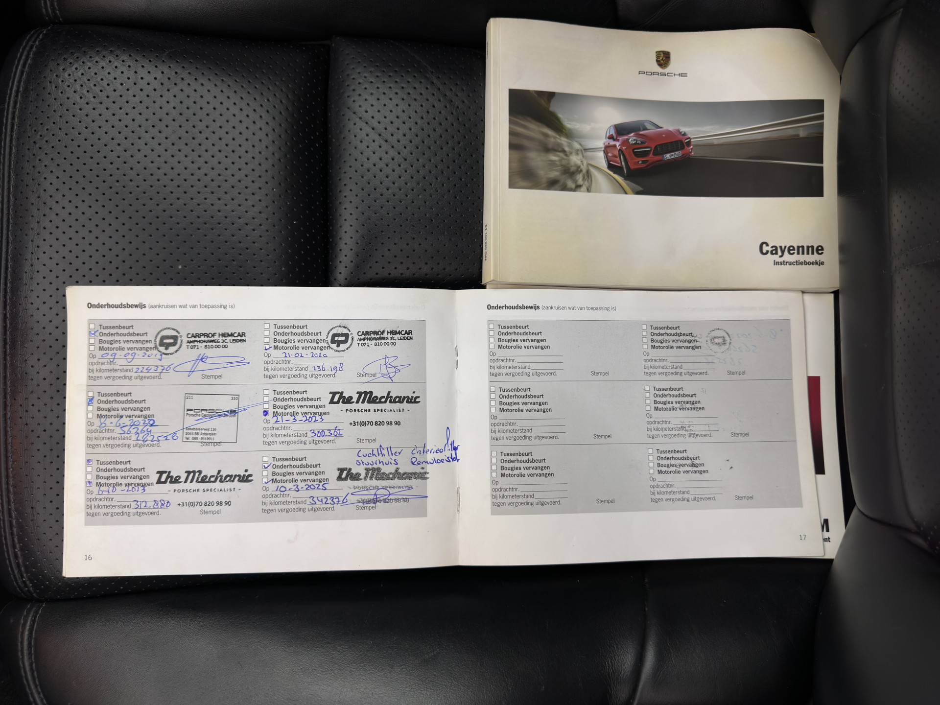 Porsche Cayenne 3.0 D Aut. *PANO | LEATHER | XENON-PLUS | SPORT-CHRONO | HEATED-COMFORTSEATS | BOSE-SOUND | MEMORY-PACK |  AIR-SUSPENSION | NAVI-FULLMAP | TOWBAR | LANE-ASSIST | SHIFT-PADDLES | 18''ALU*