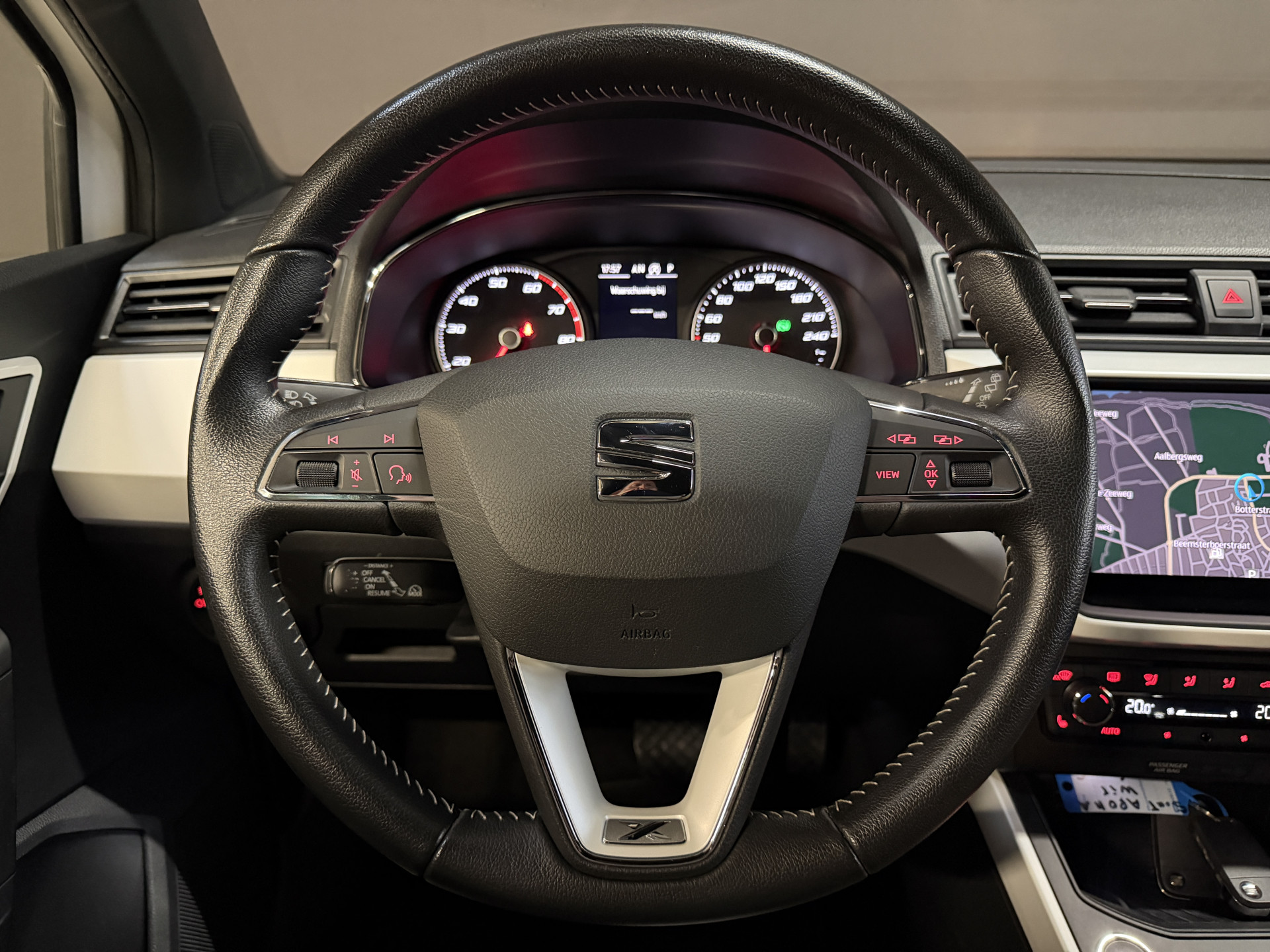 SEAT Arona 1.0 TSI Xcellence Business Intense | Camera | Sfeerverlichting | Stoelverwarming | Adaptive cruise | Carplay