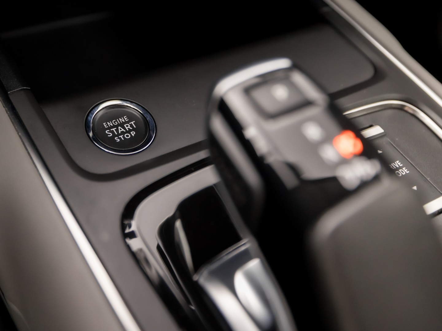 Citroën C5 Aircross 1.6 Plug-in Hybrid 225 Deluxe Sport 225Pk Automaat (APPLE CARPLAY, SOH 93%, GROOT NAVI, 360 CAMERA, GETINT GLAS, ELEK SPORTSTOELEN, LEDER, STOELVERWARMING, ADAPTIVE CRUISE, NIEUWSTAAT)