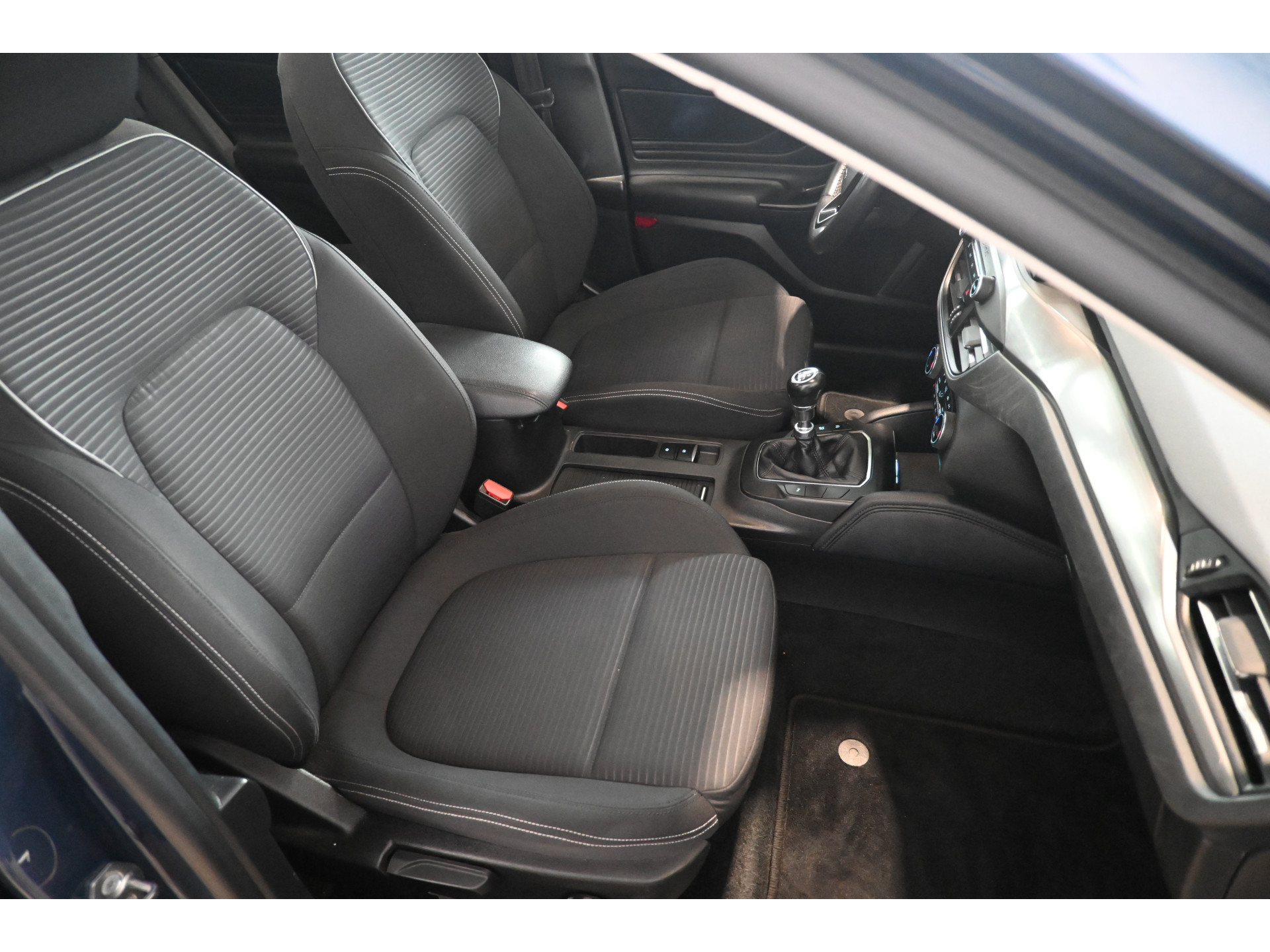 Ford Focus 1.0 EcoBoost Titanium Business Clima Navigatie Stuur/Stoelverwarming Rijklaarprijs! Inruil Mogelijk!