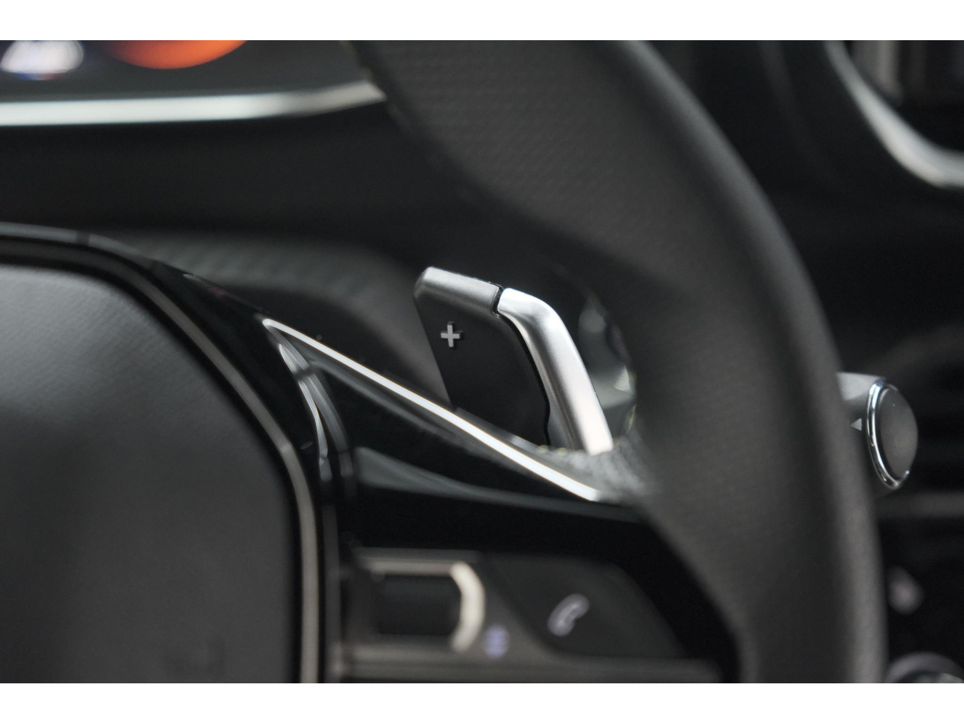 Peugeot 2008 PureTech 130 EAT8 GT | 360 Camera | Stoelmassage | Adaptieve Cruise Control | Dodehoekdetectie