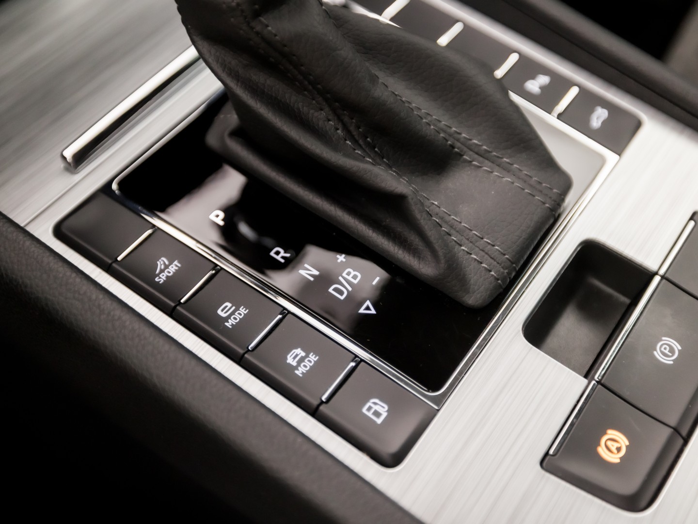 Škoda Superb Combi 1.4 TSI iV Sport 218Pk Automaat (VIRTUAL COCKPIT, APPLE CARPLAY, GROOT NAVI, MEMORY SEAT, LEDER/ALCANTARA, CAMERA, STOELVERWARMING, ADAPTIVE CRUISE, ELEK ACHTERKLEP, NIEUWSTAAT)