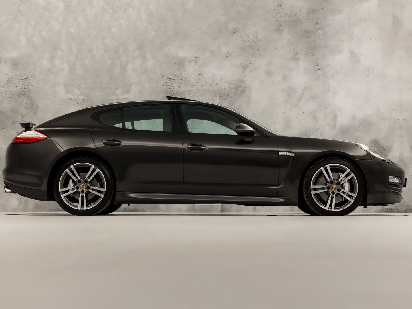 Porsche Panamera 3.6 4 Sport 299Pk Automaat (SCHUIFDAK, LUCHTVERING, NAVIGATIE, BOSE AUDIO, ELEK SPORTSTOELEN, STOELVERWARMING, ELEK SPOILER, PARKEERSENSOREN, NIEUWSTAAT)