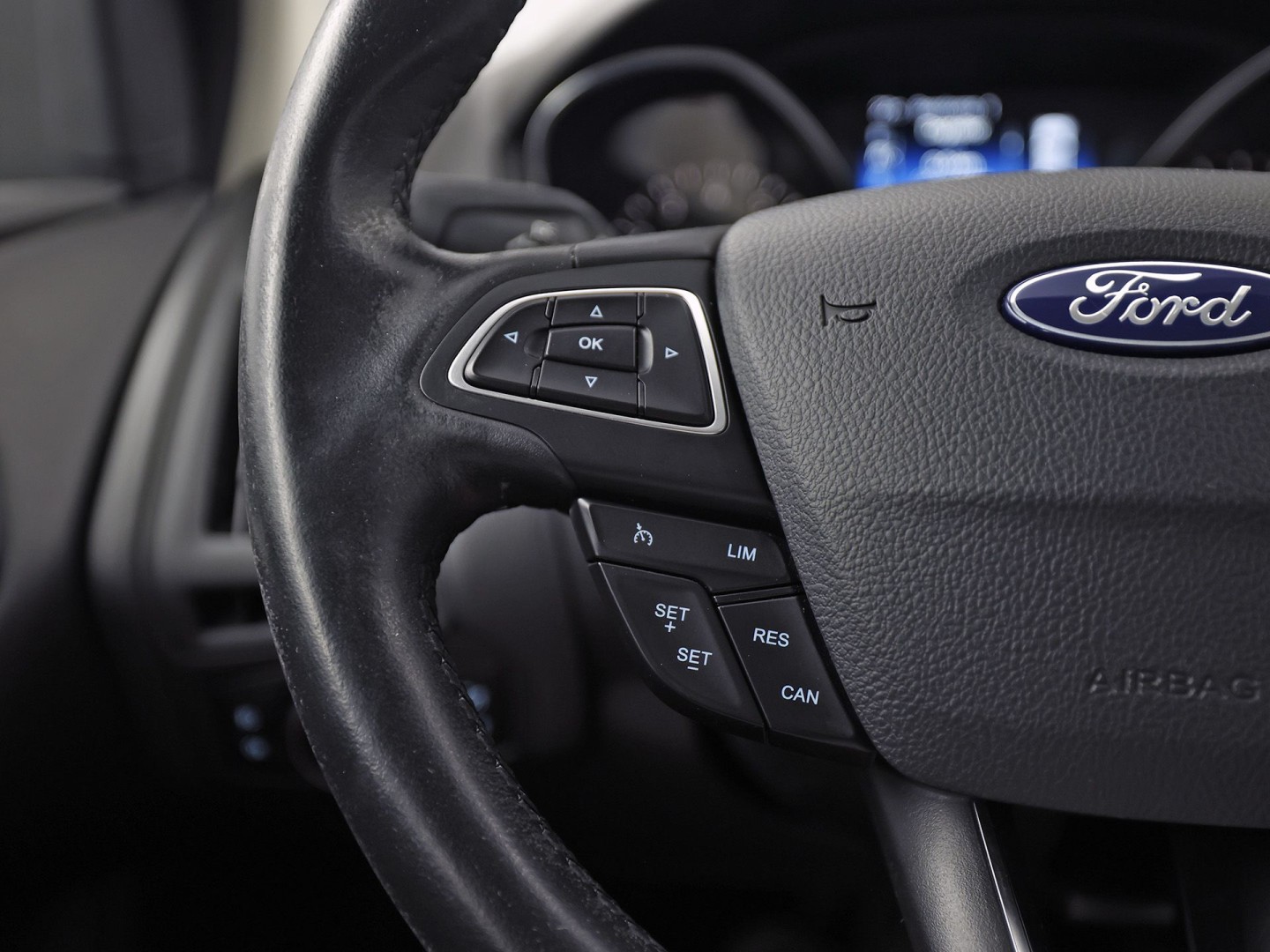 Ford Focus Wagon 1.0 Sport (APPLE CARPLAY, GROOT NAVI, CAMERA, CLIMATE, SPORTSTOELEN, TREKHAAK, CRUISE, NIEUWSTAAT)