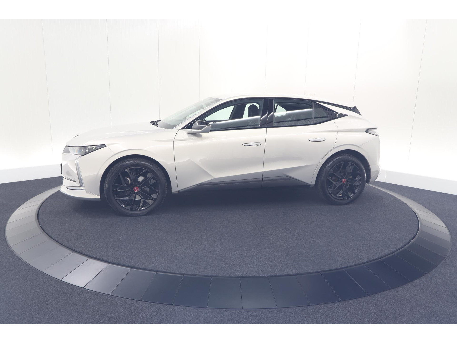 DS 4 PureTech 130 EAT8 Performance Line | Camera | Apple Carplay | Alcantara® bekleding | Parkeersensensoren