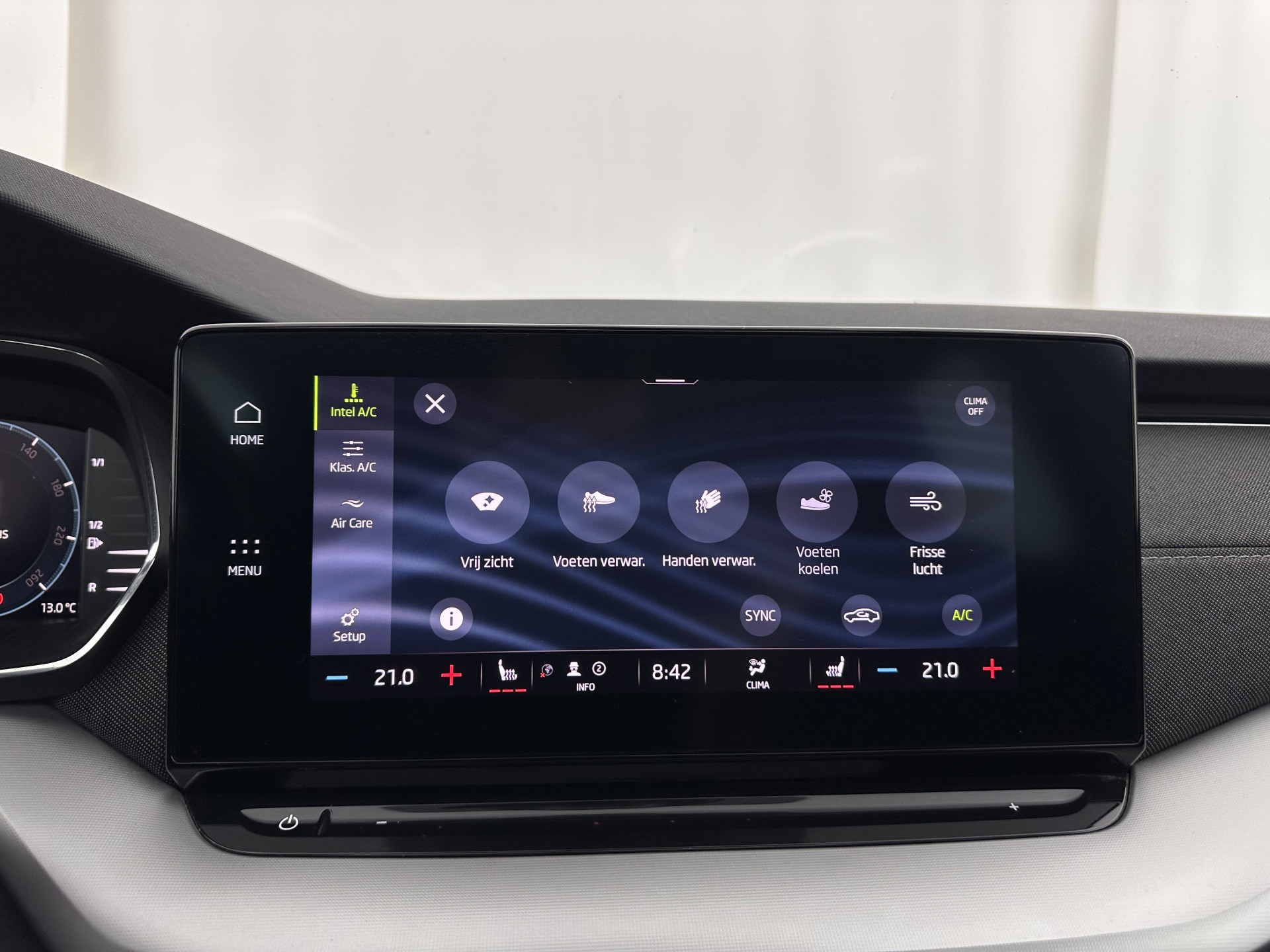 ŠKODA Octavia Combi 1.0 TSI Style (INCL-BTW) *PANO | FULL-LED | LANE-ASSIST | DIGI-COCKPIT | HEATED-COMFORTSEATS | NAVI-FULLMAP | PRIVACYGLASS | KEYLESS | DAB | ECC | PDC | CRUISE | TOWBAR | 18''ALU*