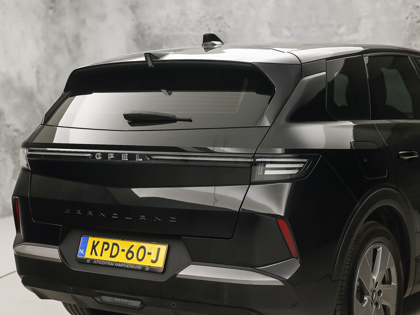 Opel Grandland X 1.2 Turbo Hybrid Sport Automaat (VIRTUAL COCKPIT, APPLE CARPLAY, GROOT NAVI, GETINT GLAS, SPORTSTOELEN, ADAPTIVE CRUISE, KEYLESS, SPORTSTUUR, GETINT GLAS, NIEUWSTAAT)