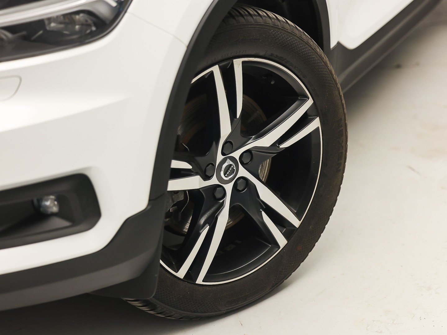Volvo XC40 1.5 T5 Twin Engine R-Design 252Pk Automaat (PANORAMADAK, GROOT NAVI, CAMERA, HARMAN/KARDON, SPORTSTOELEN, LEDER/ALCANTARA, ELEK ACHTERKLEP, NIEUWE APK,  NIEUWSTAAT)