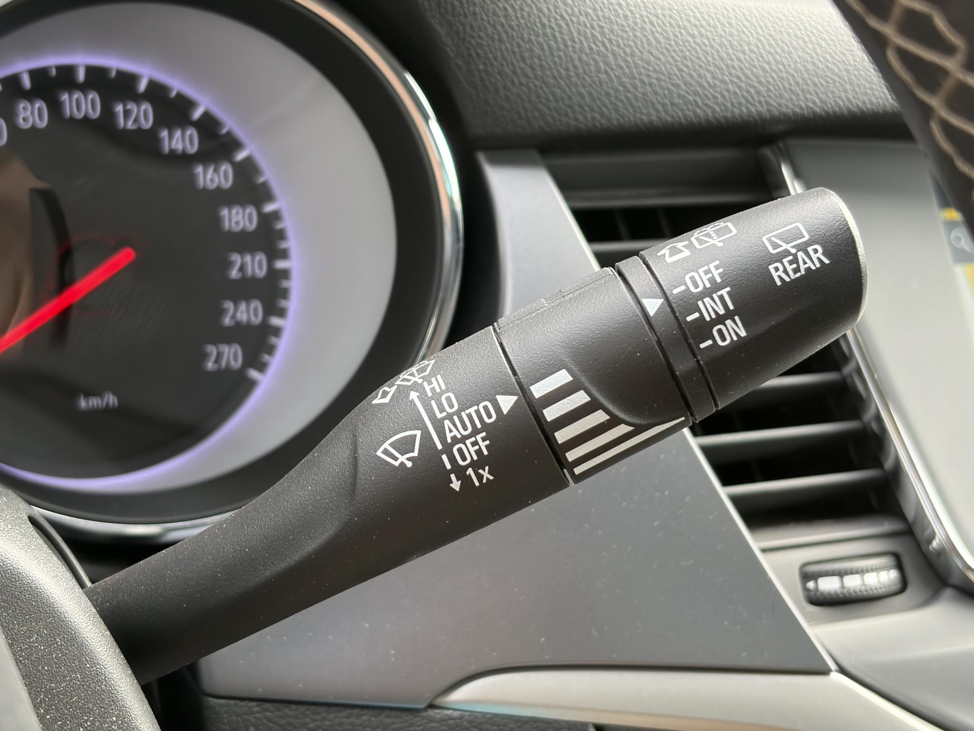 Opel Astra Sports Tourer 1.2 Business Executive ✓1e Eigenaar✓146pk✓Camera✓Trekhaak✓Carplay✓Airco✓Cruise✓Pdc V+A✓Lm velgen✓Comfortstoelen✓6 Bak✓N.A.P✓Nieuwe Apk bij Aflevering