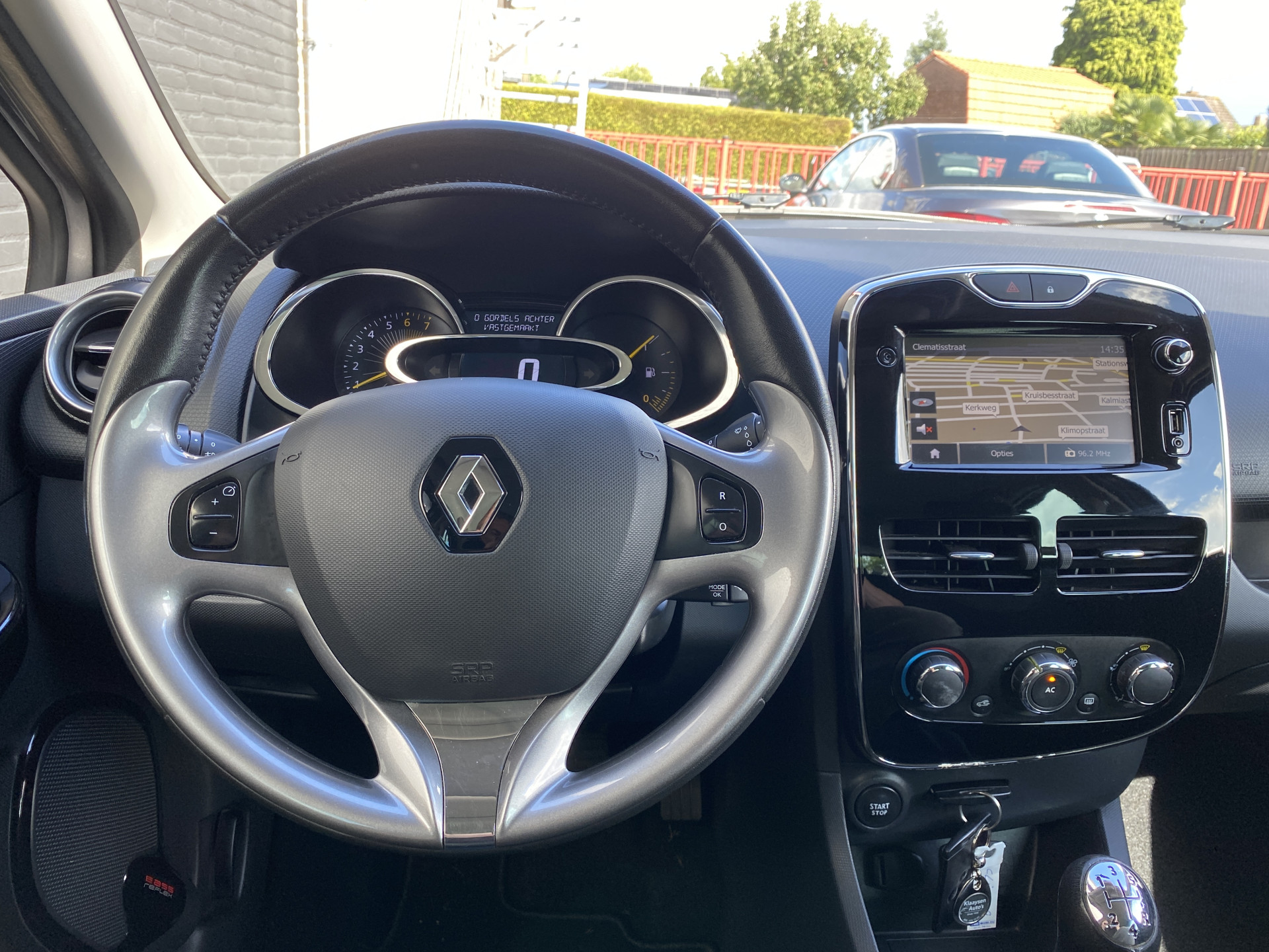 Renault Clio 0.9 TCe ECO Night&Day 90 pk | dealer onderh. | navigatie | cruise control | parkeersensor | privacy glas | airco | NL auto