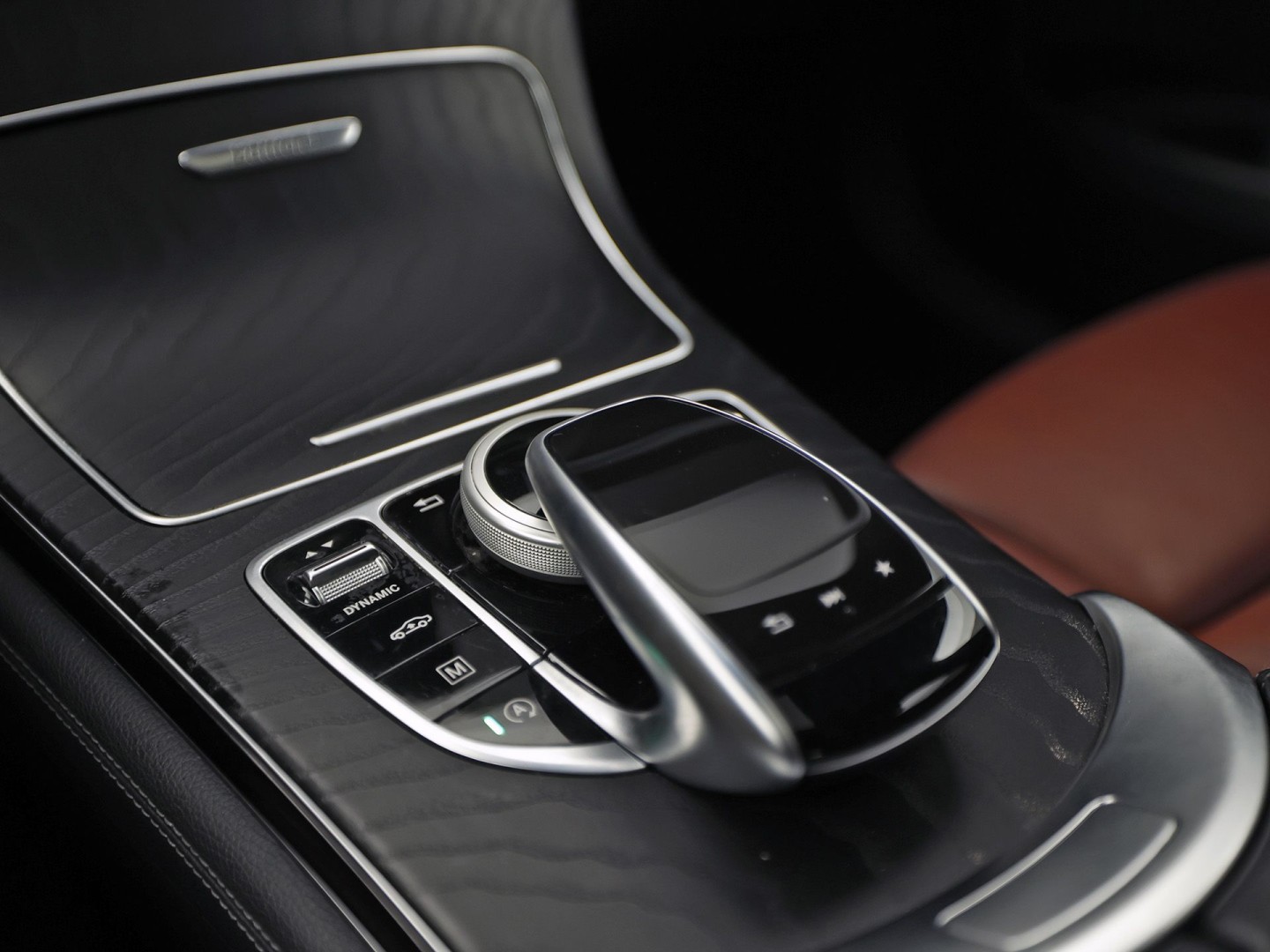 Mercedes-Benz GLC 250 4MATIC Edition 1 AMG Sport 211Pk Automaat (SCHUIFDAK, LUCHTVERING, GROOT NAVI, HEAD-UP DISPLAY, MEMORY SEATS, 360 CAMERA, BURMESTER, STOELVERWARMING ACHTER, TREKHAAK WEGKLAPBAAR, NIEUWSTAAT)