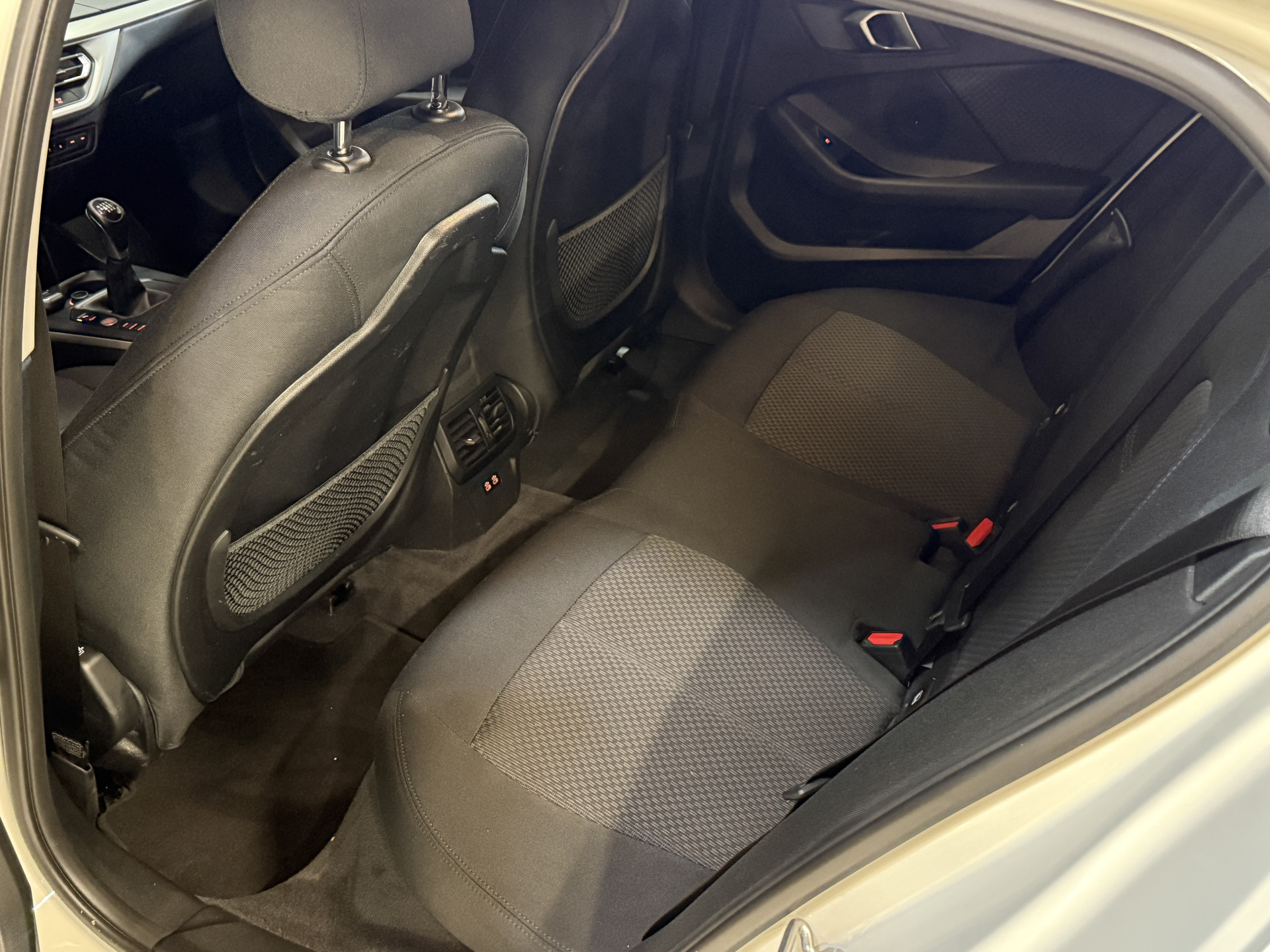 BMW 1-serie 116i Business Edition | Zwarte grill | Apple Carplay | DAB+ | PDC V+A