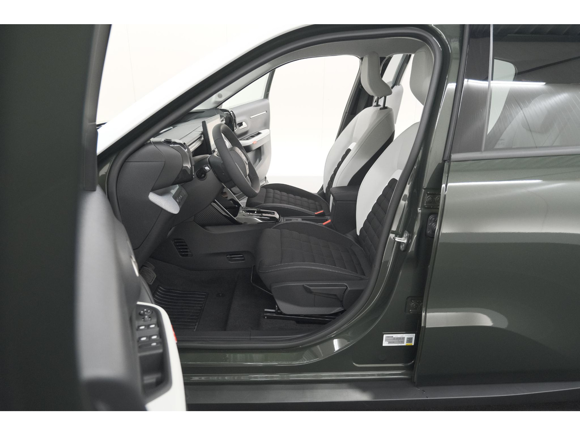 Citroen Ë-C3 Aircross Plus 113pk Extended Range 54 kWh | 11 KW Lader | Camera | Apple CarPlay | Parkeersensoren