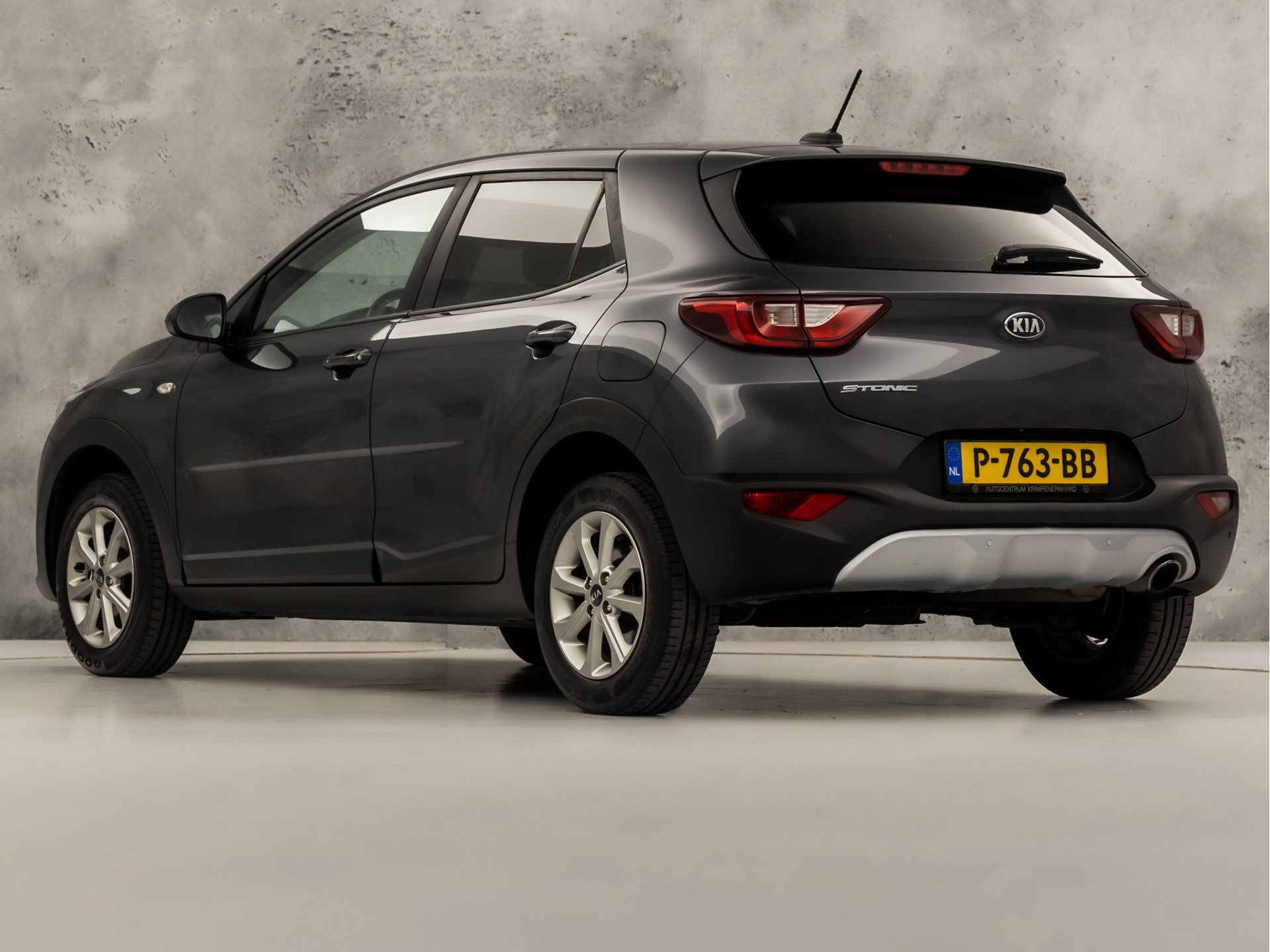 Kia Stonic 1.2 Navigator Sport (APPLE CARPLAY, NAVIGATIE, CAMERA, LM VELGEN, SPORTSTOELEN, PARKEERSENSOREN, ELEK RAMEN, NIEUWSTAAT)