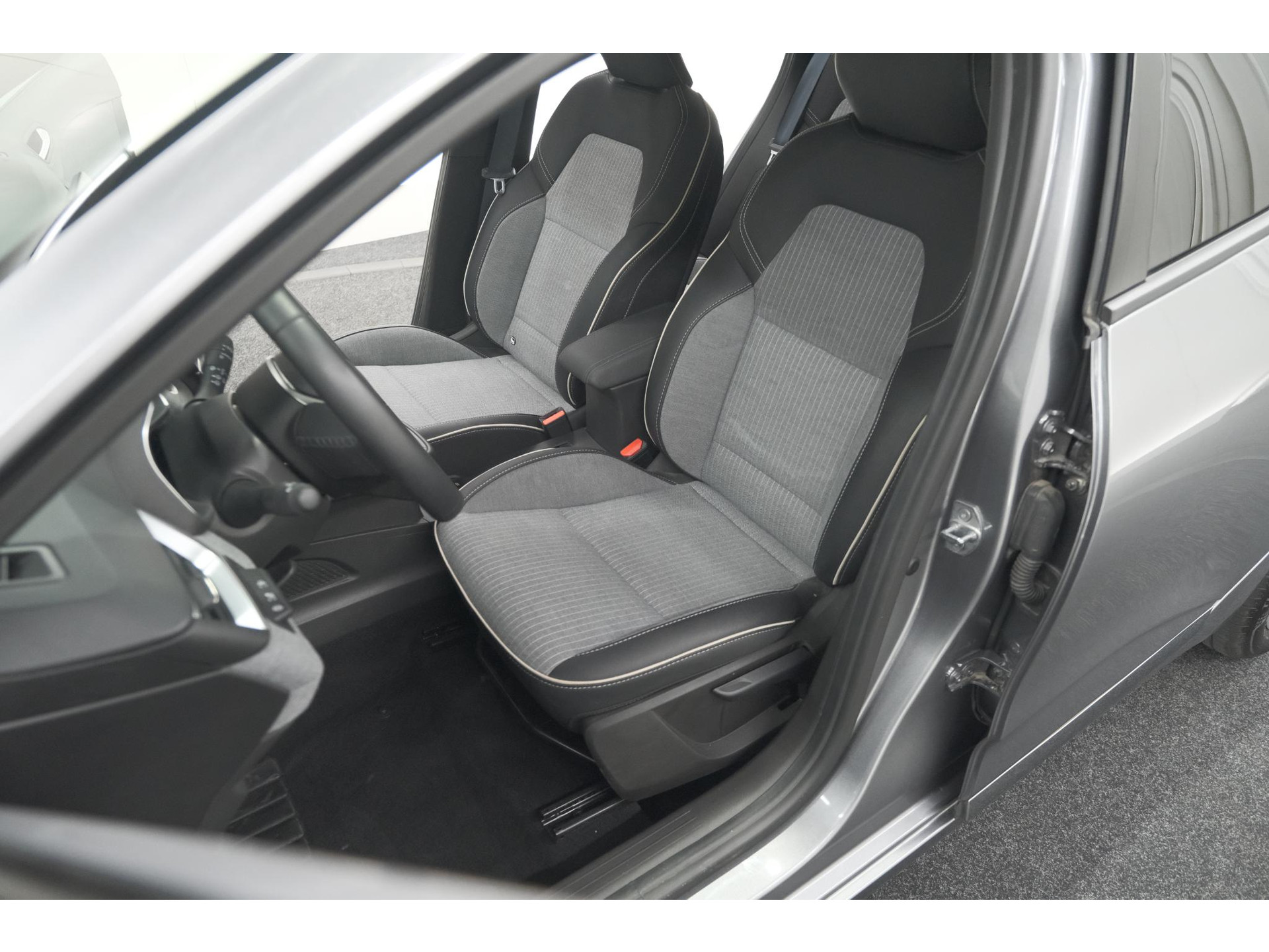 Renault Clio TCe 90 GPF techno | 360 Camera | Adaptieve Cruise Control | 9.3 Inch Groot Scherm