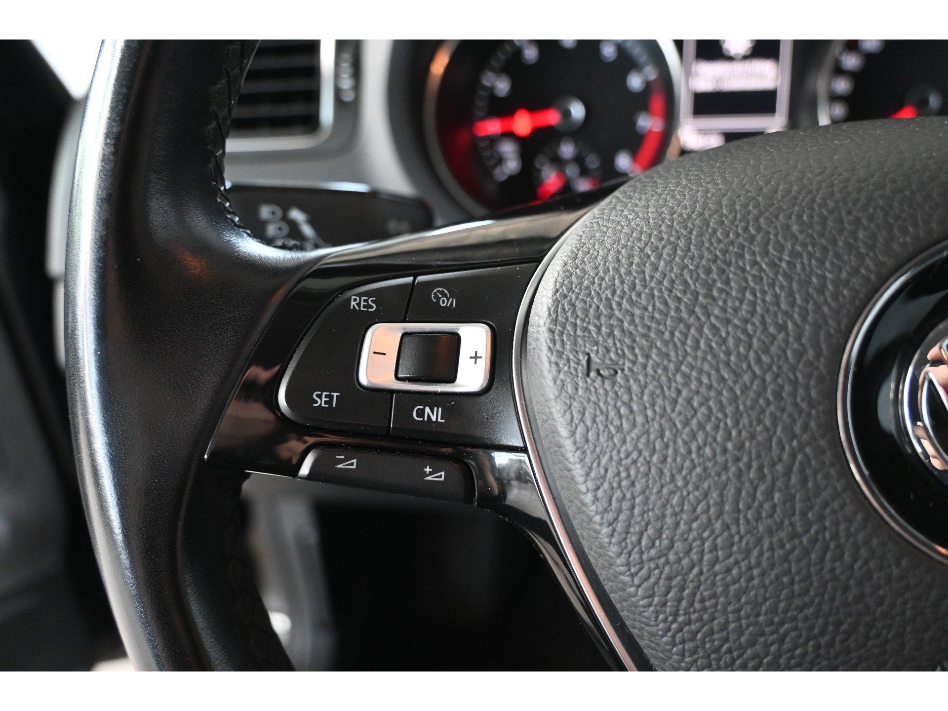 Volkswagen Polo 1.0 BlueMotion Edition Clima Navigatie Cruise Control Goed Onderhouden! Inruil Mogelijk!