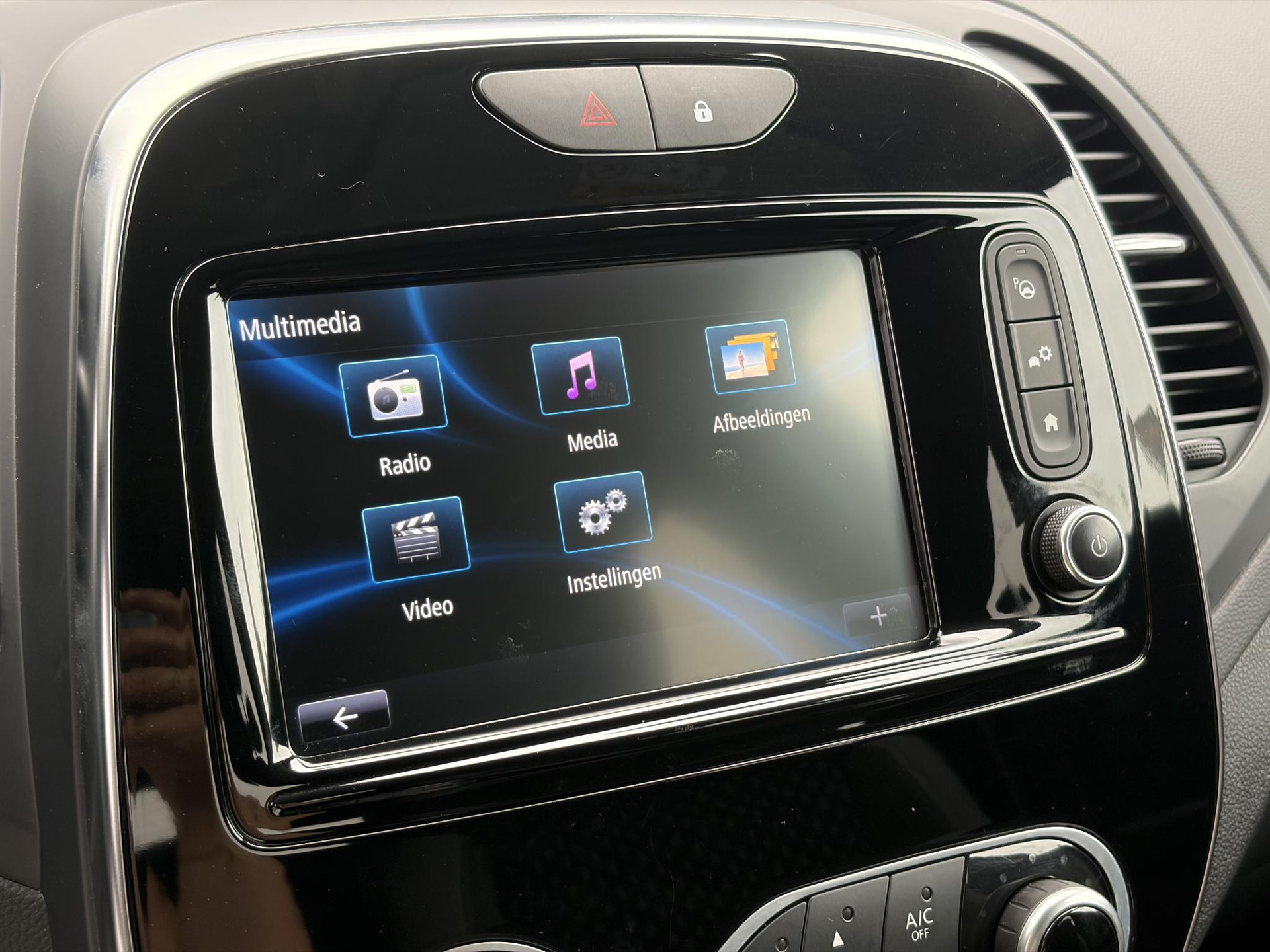Renault Captur 1.2 TCe Intens 120pk,1e Eigenaar,Camera,Trekhaak,Carplay,Pdc,Clima,Cruise,Dealer Onderhouden,6 Bak,Lm velgen,Dodehoek,N.A.P,Apk tot 10-2027