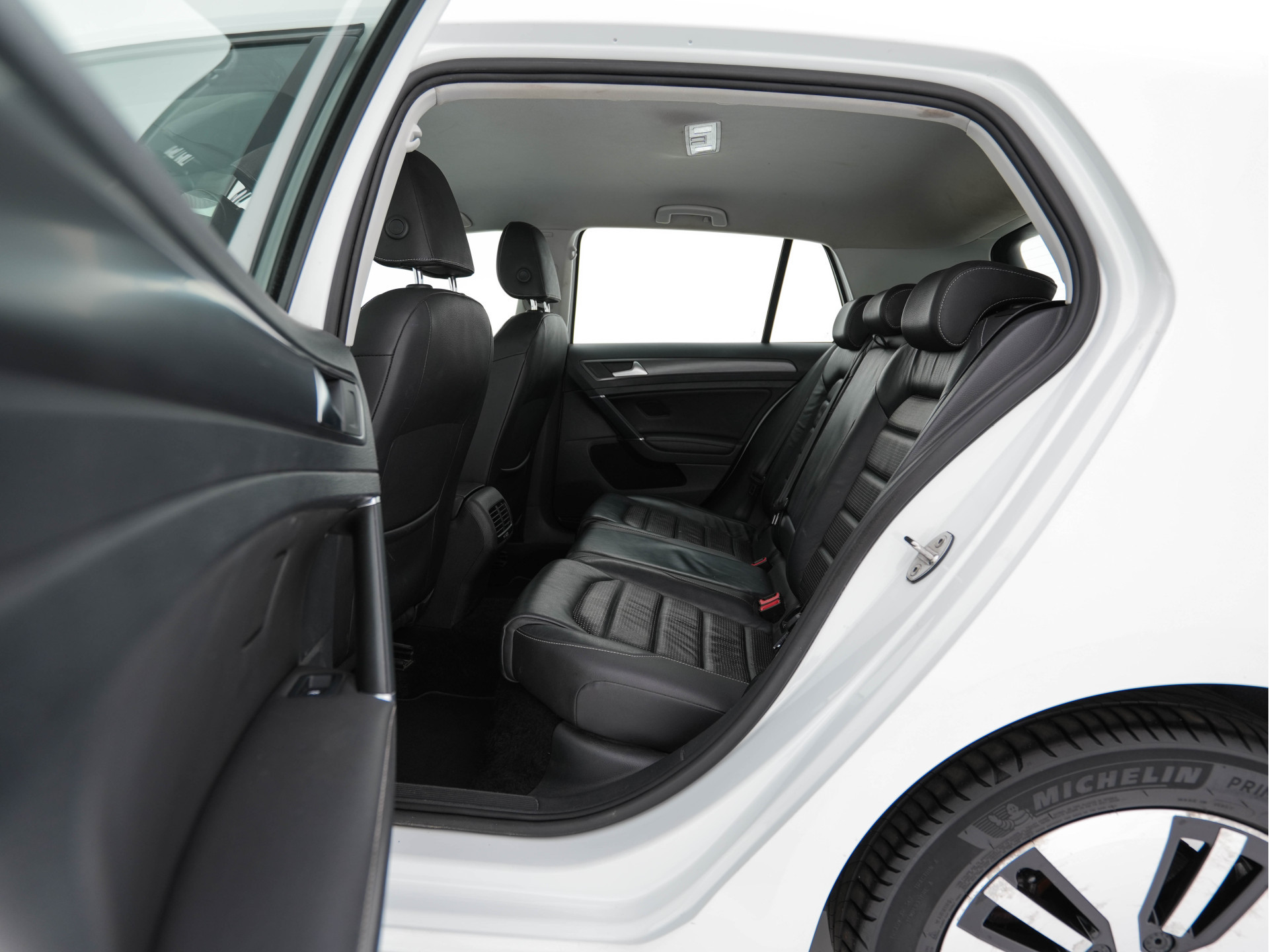 Volkswagen e-Golf (SOH-86%) Aut. *HEAT-PUMP | LEATHER | FULL-LED | NAVI-FULLMAP | CAMERA | HEATED-SPORTSEATS | ECC | CCS-FASTLOADER | PDC | CARPLAY | CRUISE | 16''ALU*