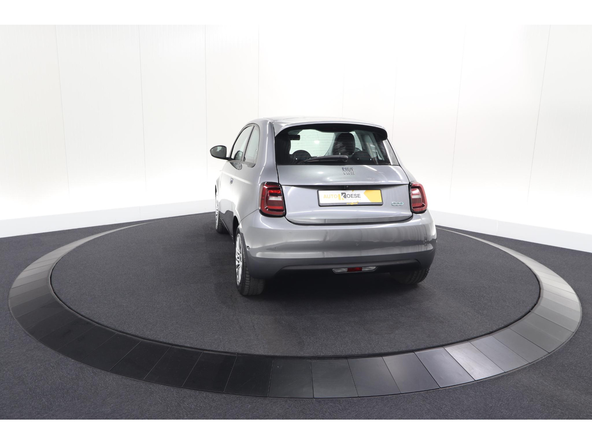 Fiat 500 Urban 42 kWh | SOH 97.6% | 3 Fase Laadfunctie | Camera | Apple Carplay | Parkeersensoren
