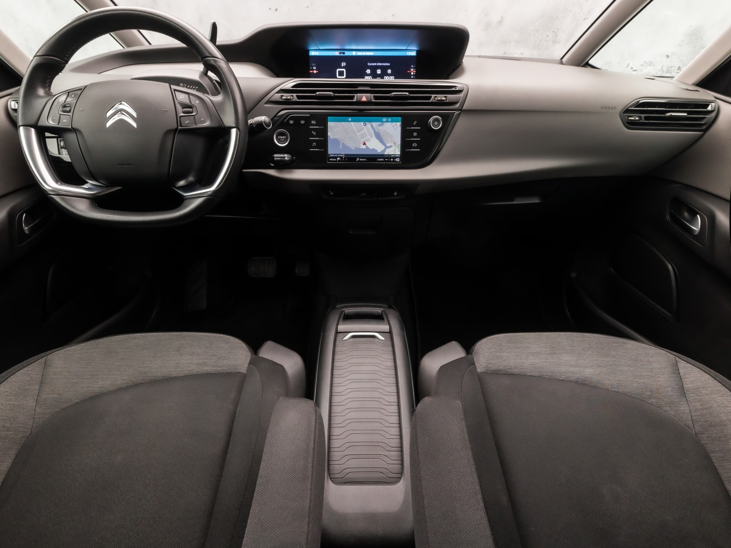 Citroën Grand C4 Picasso 1.2 PureTech Sport 7 Persoons Automaat (APPLE CARPLAY, GROOT NAVI, GETINT GLAS, TREKHAAK, SPORTSTOELEN, CAMERA, CRUISE, NIEUWE APK, NIEUWSTAAT)