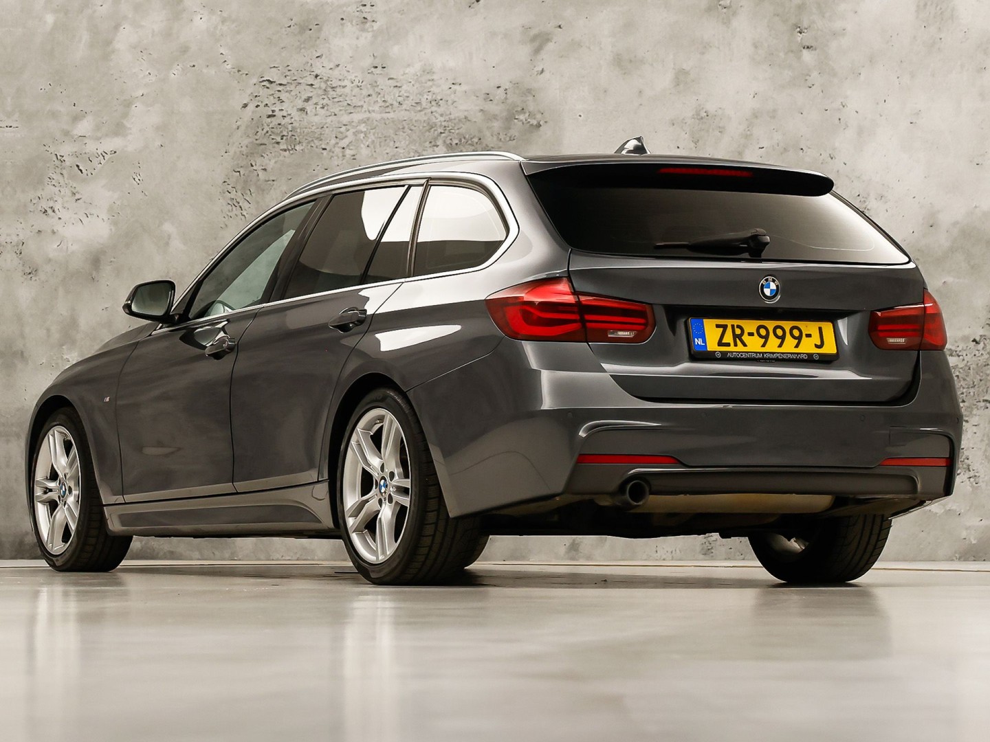 BMW 3 Serie 318i M Sport Automaat (PANORAMADAK, M PAKKET, GROOT NAVI, CAMERA, DEALER ONDERHOUDEN, COGNAC LEDER, SPORTSTOELEN, STOELVERWARMING, VIRTUAL COCKPIT, NIEUWSTAAT)
