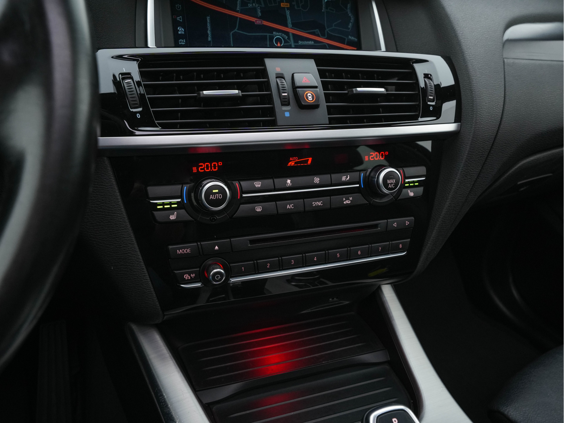 BMW X4 xDrive35d Centennial High Executive M-Sportpack Aut. *PANO | HEAD-UP | LEATHER-FABRIC | FULL-LED | ADAPTIVE-CRUISE | MEMORY-PACK | CAMERA | NAVI-FULLMAP | HEATED-SPORTSEATS | TOWBAR | PRIVACY-GLASS | SHIFT-PADDLES | 20''ALU*