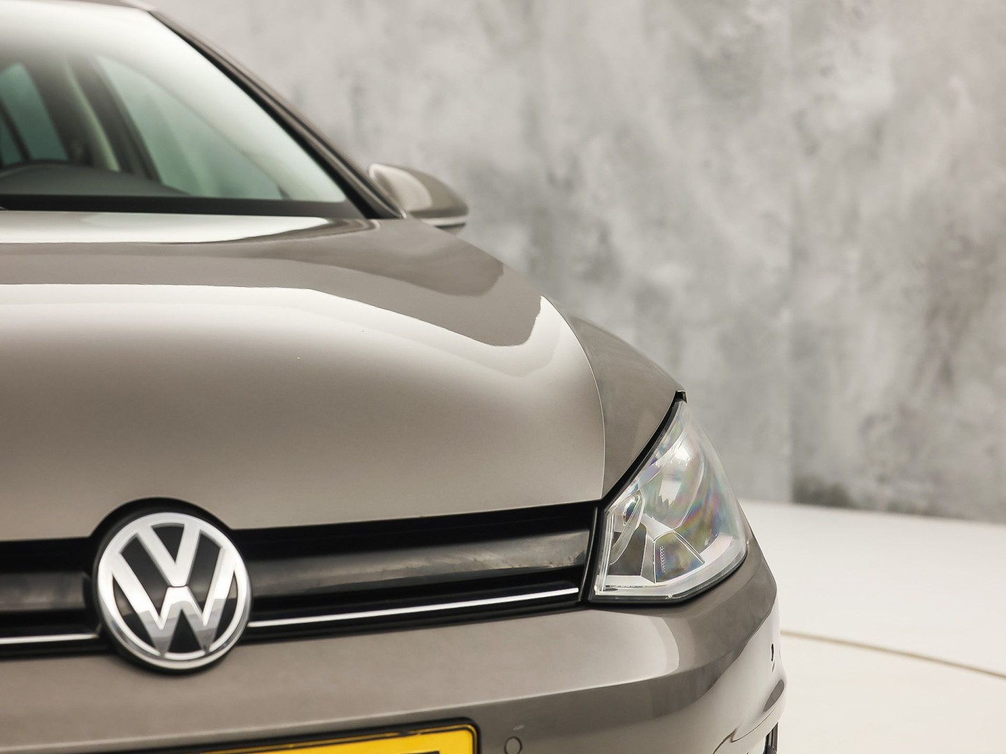 Volkswagen Golf 1.0 TSI Sportline Automaat (APPLE CARPLAY, NAVIGATIE, CAMERA, CLIMATE, SPORTSTOELEN, GETINT GLAS, LM VELGEN, CRUISE, NIEUWSTAAT)