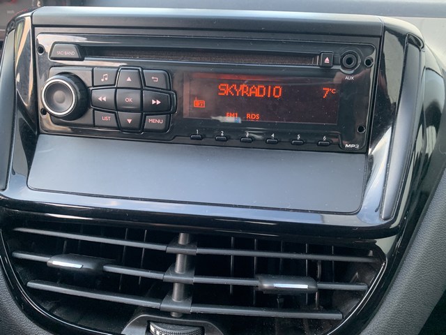 Peugeot 208 1.0 - V E R K O C H T