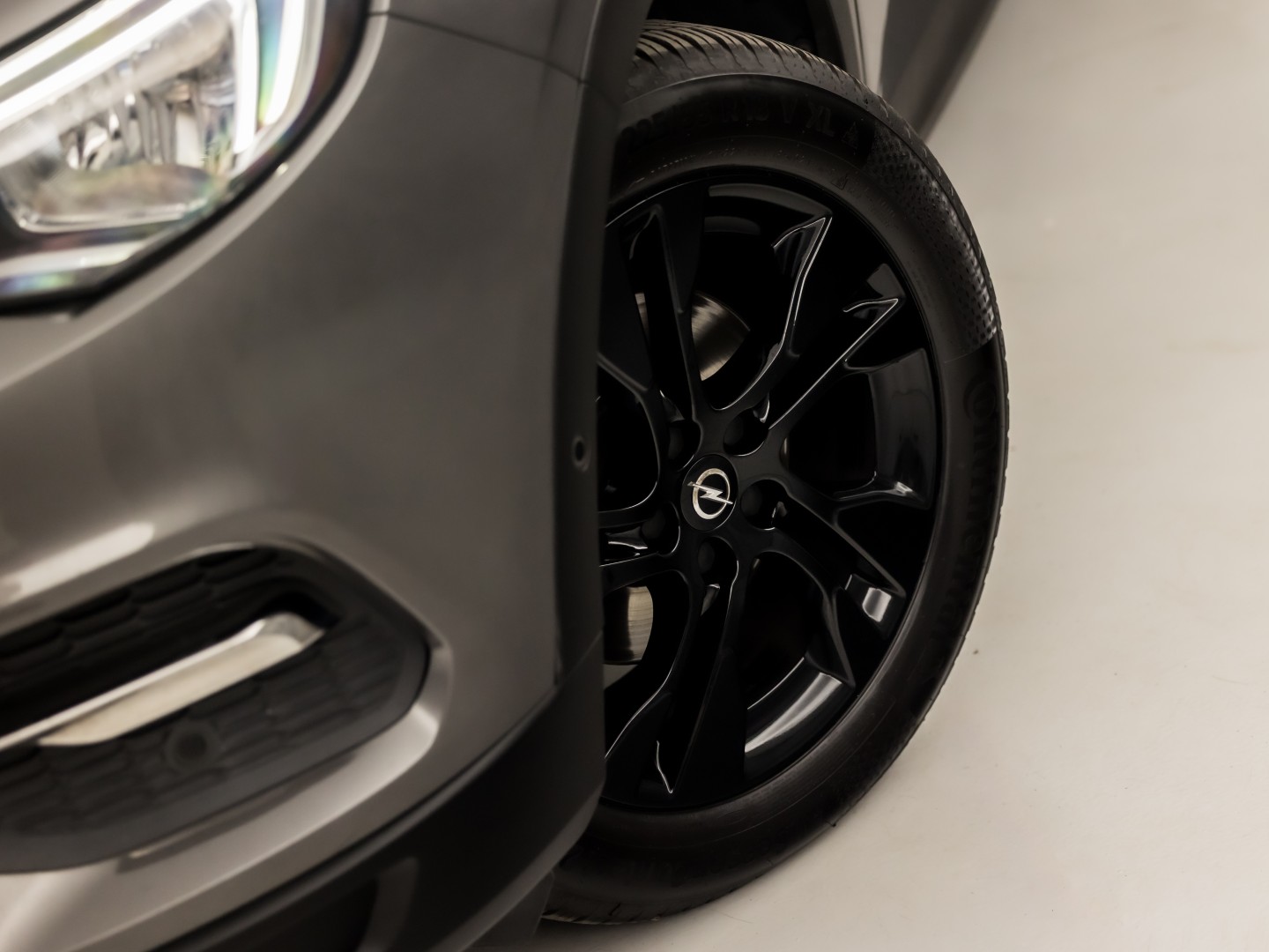 Opel Grandland X 1.2 Turbo Deluxe (MEMORY SEAT, LEDER, STOELKOELING/VERWARMING, APPLE CARPLAY, STOELVERWARMING ACHTER, GETINT GLAS, KEYLESS, TREKHAAK, ELEK ACHTERKLEP, NIEUWSTAAT)
