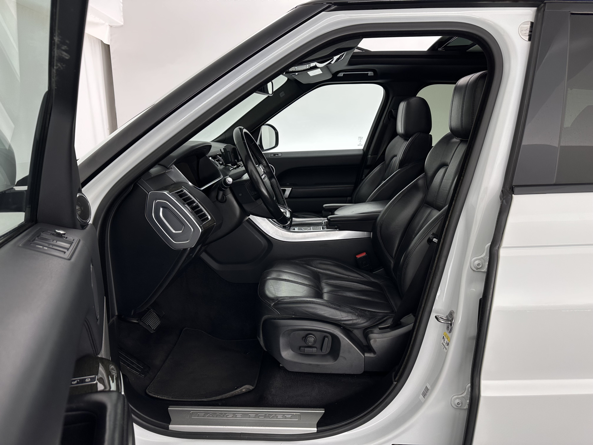 Land Rover Range Rover Sport 3.0 TDV6 HSE Dynamic Aut. *PANO | DIGI-COCKPIT | LEATHER | XENON | NAVI-FULLMAP | CAMERA | AIRSUSPENSION | ECC | PDC | HEATED-SPORTSEATS | MERIDIAN-SOUND | SHIFTPADDLES | PRIVACYGLASS | CRUISE | 21''ALU*