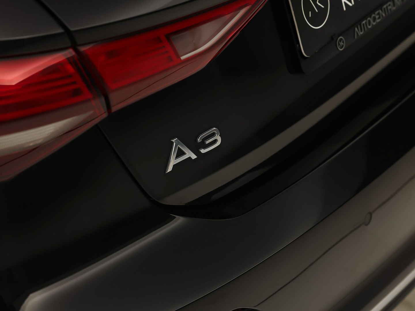 Audi A3 Sportback 40 TFSI e Sport 204Pk Automaat (APPLE CARPLAY, GROOT NAVI, LEDER, STOELVERWARMING, SPORTSTOELEN, ADAPTIVE CRUISE, GETINT GLAS, NIEUWSTAAT)